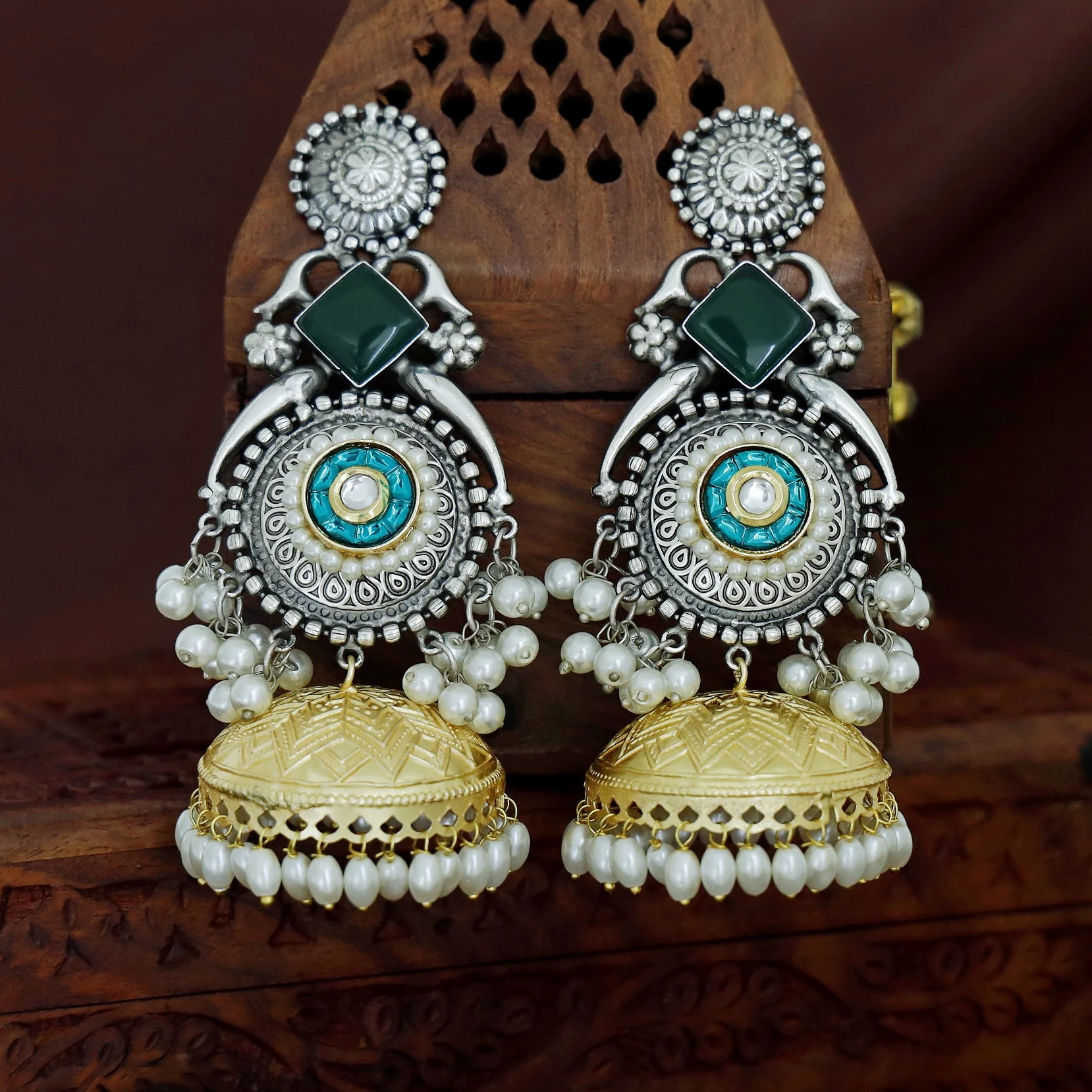 Nayanika Kashmiri Dual Tone Glossy Pearl Jhumka - Image 6
