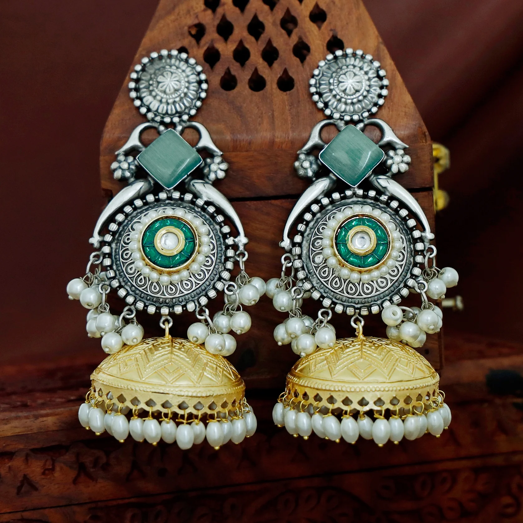 Nayanika Kashmiri Dual Tone Glossy Pearl Jhumka - Image 8