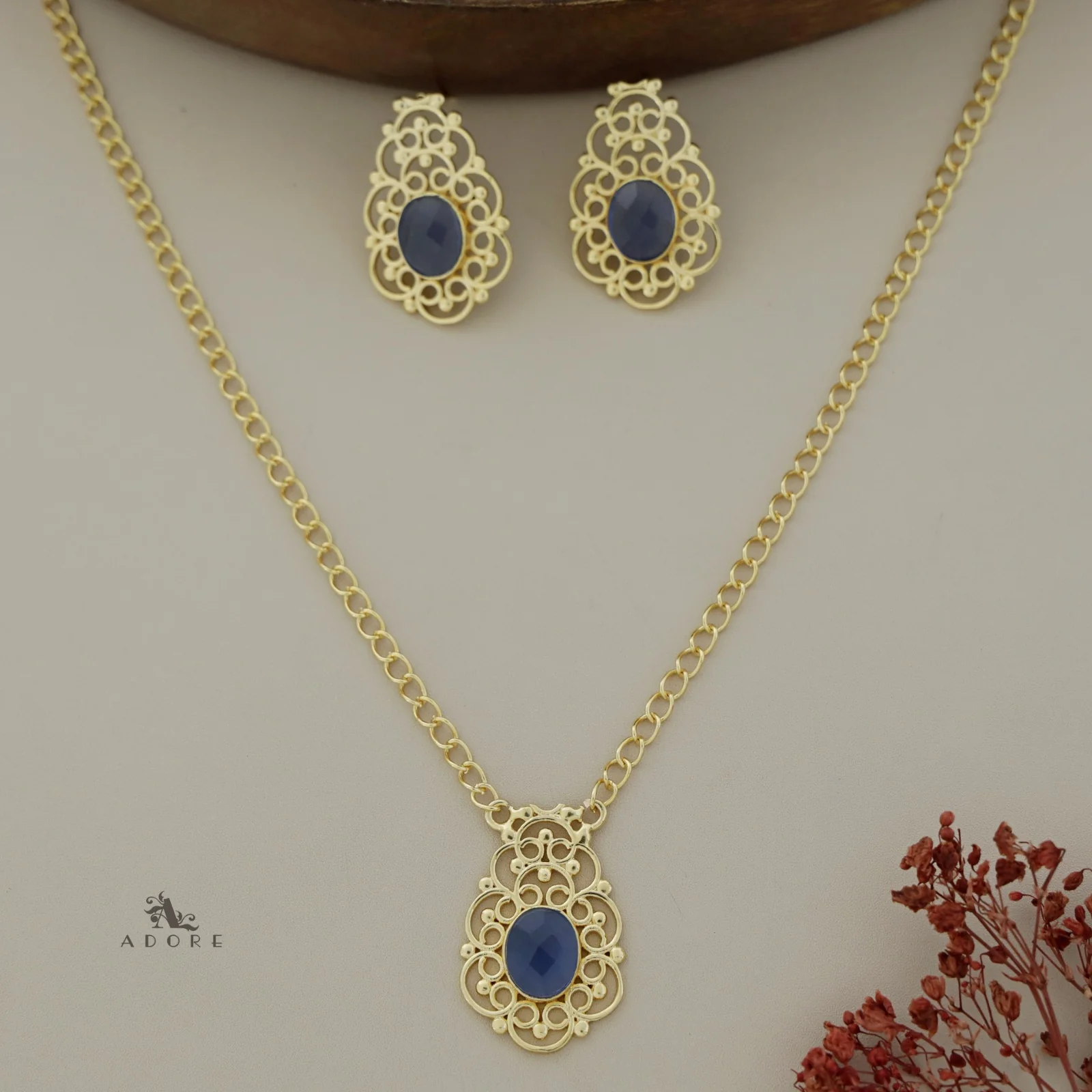 Nayika Glossy Oval Neckpiece With Earring - Image 4