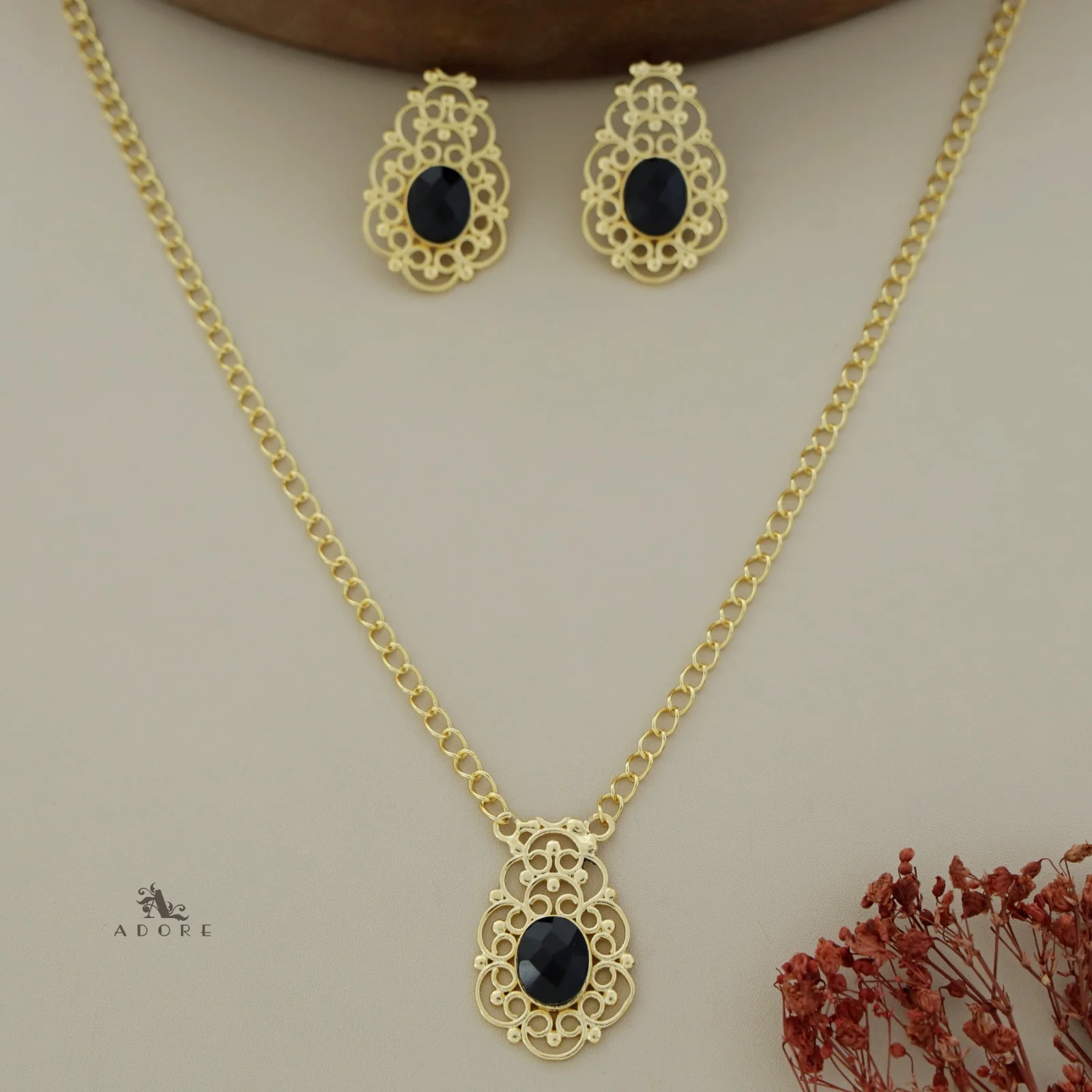 Nayika Glossy Oval Neckpiece With Earring - Image 5