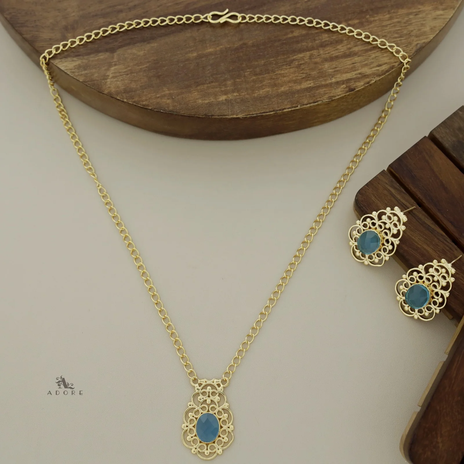 Nayika Glossy Oval Neckpiece With Earring - Image 9