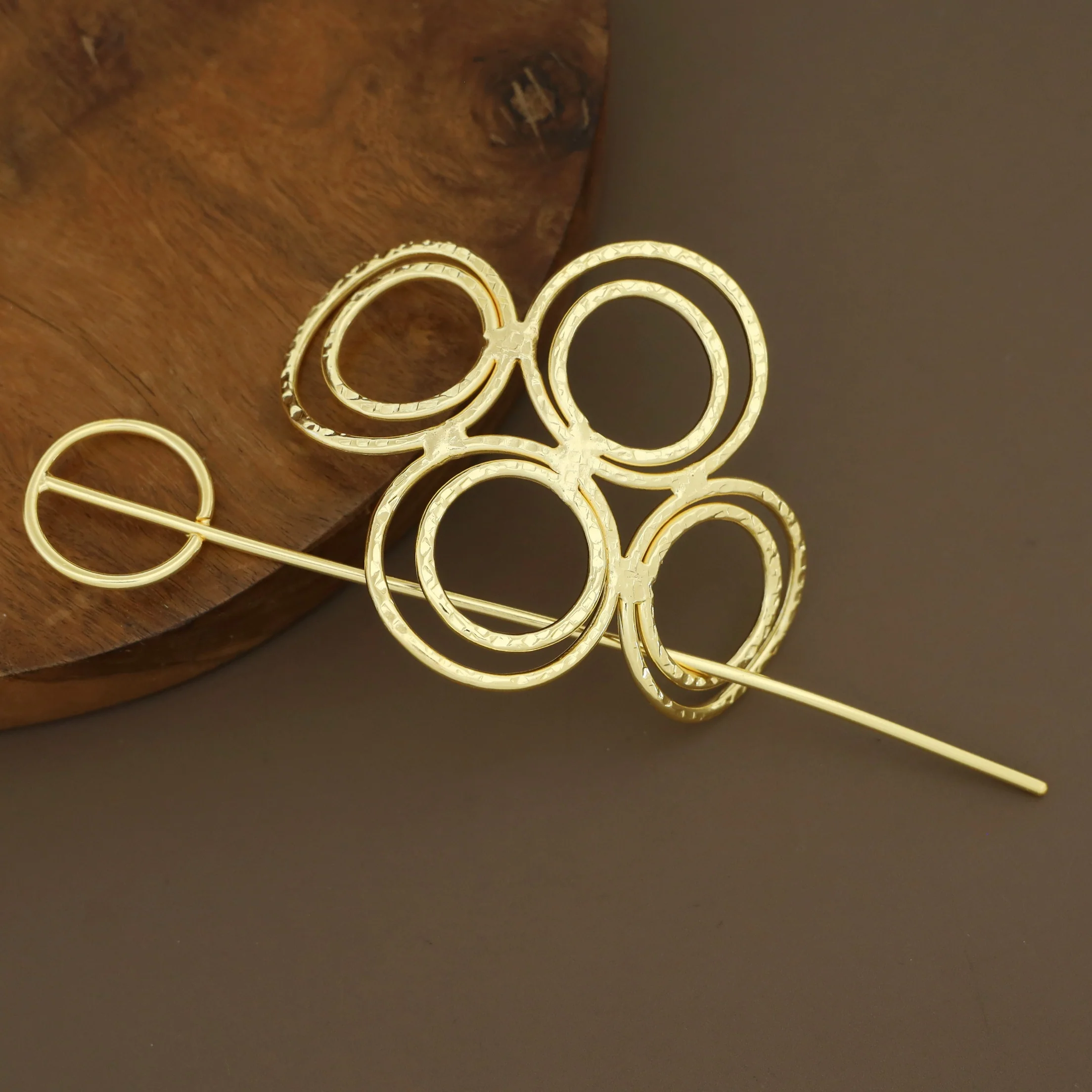 Naysa Tetra Hammered Circle Hair Pin - Image 4