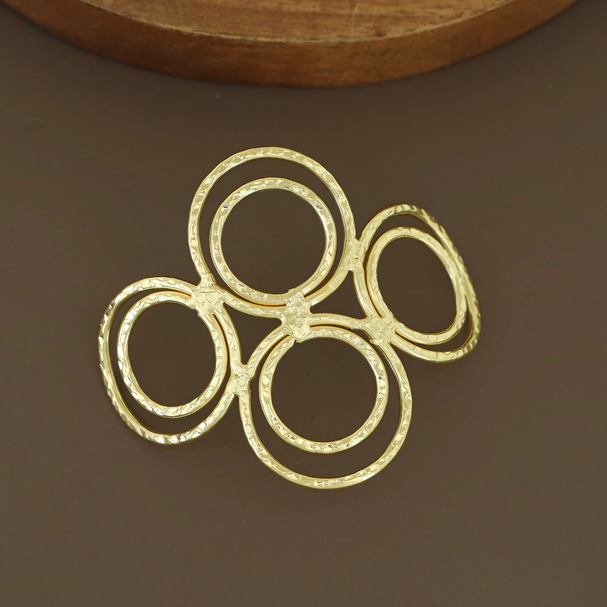 Naysa Tetra Hammered Circle Hair Pin - Image 5