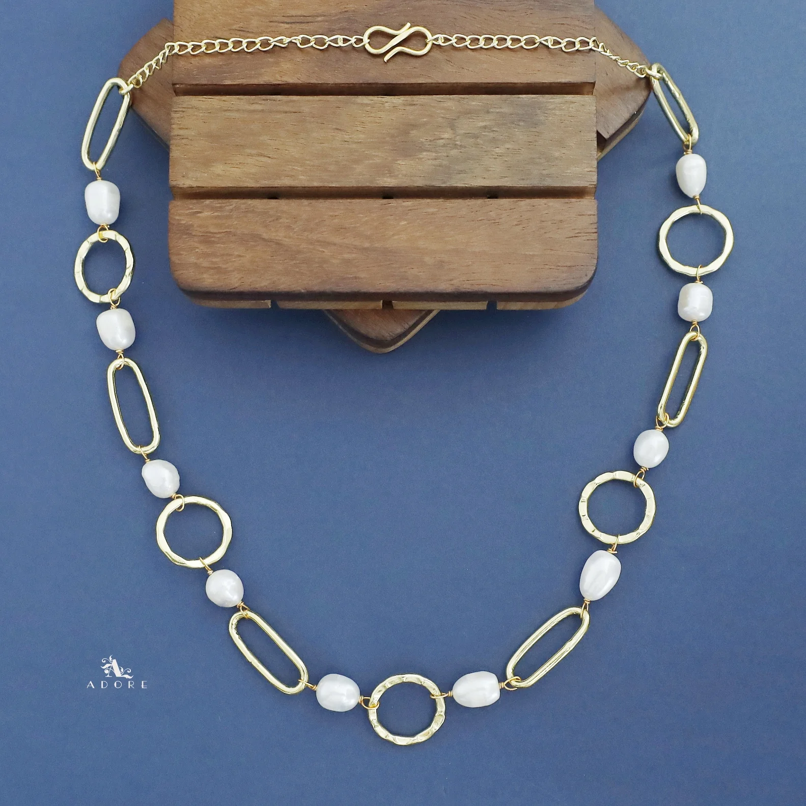 Golden Circle + Oval Pearl Neckpiece - Image 2