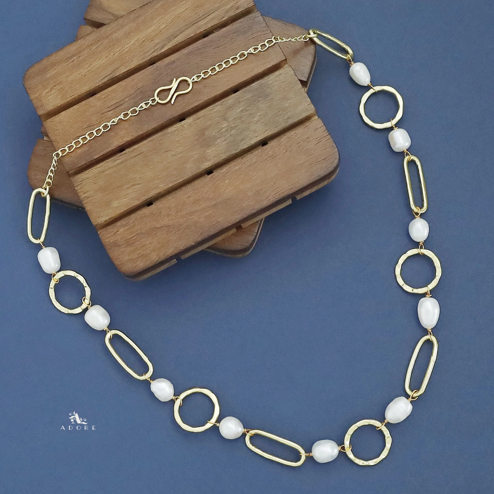 Golden Circle + Oval Pearl Neckpiece - Image 3