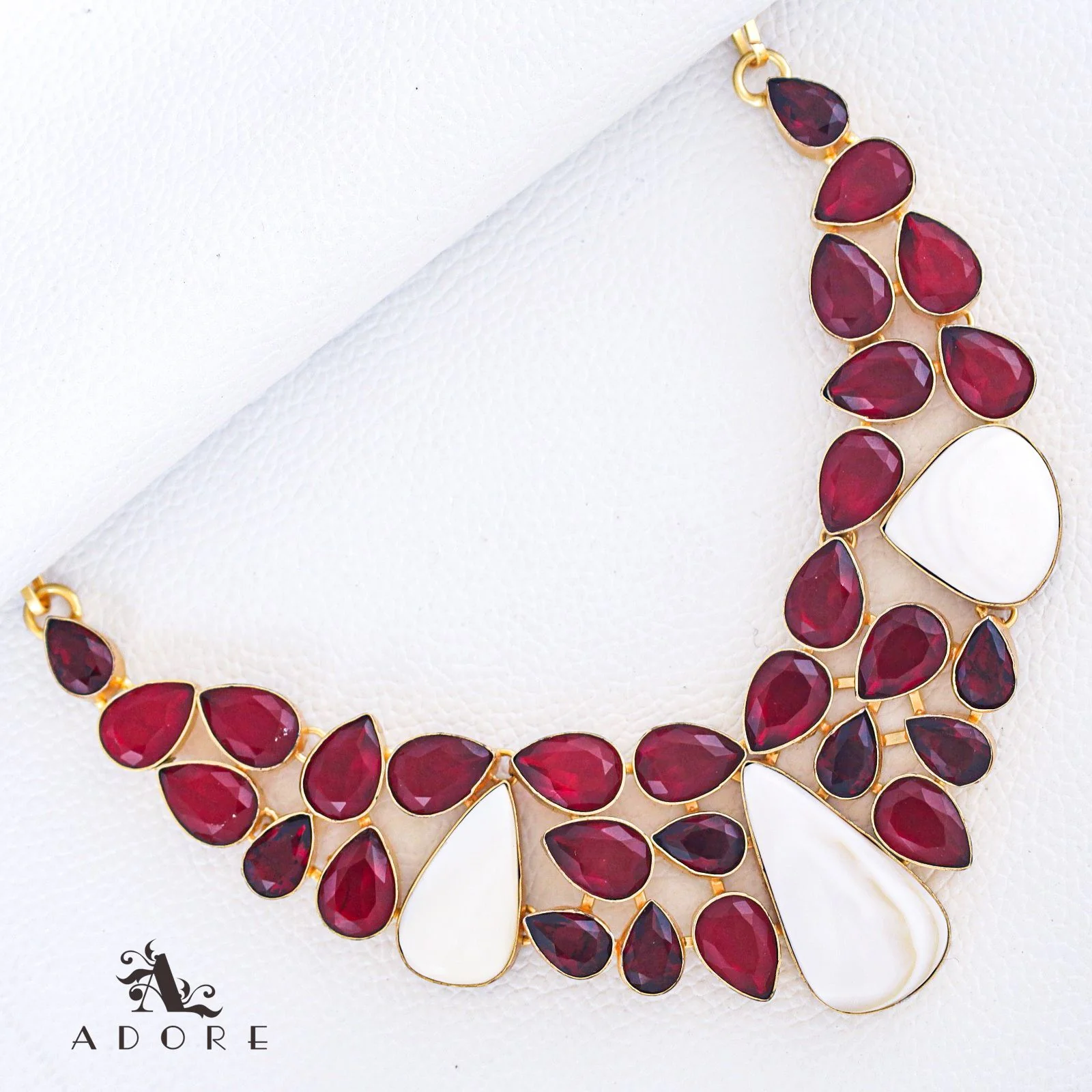 Ovya Bold Neckpiece - Image 2