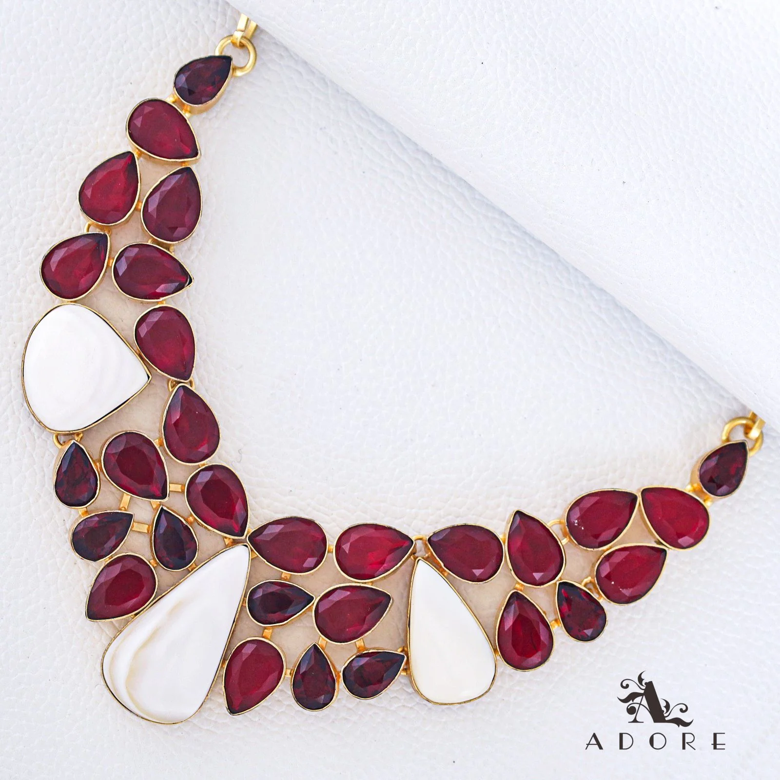 Ovya Bold Neckpiece - Image 3