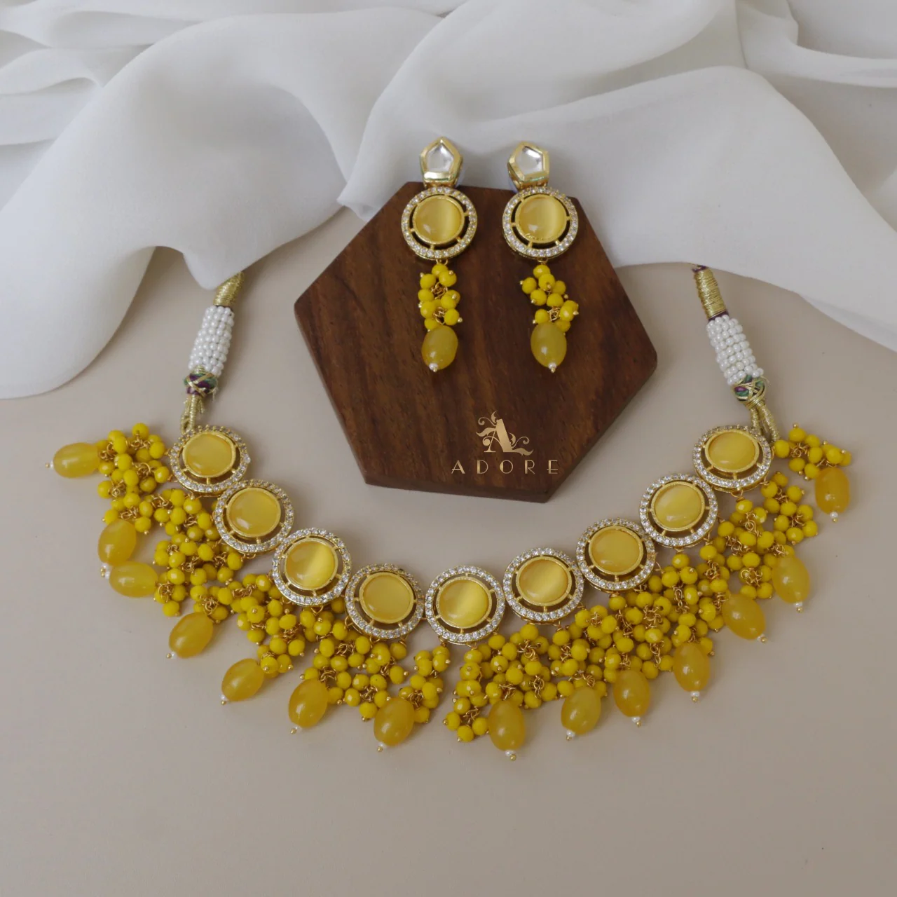 Sakshi  Kundan Neckpiece With Earring - Image 10