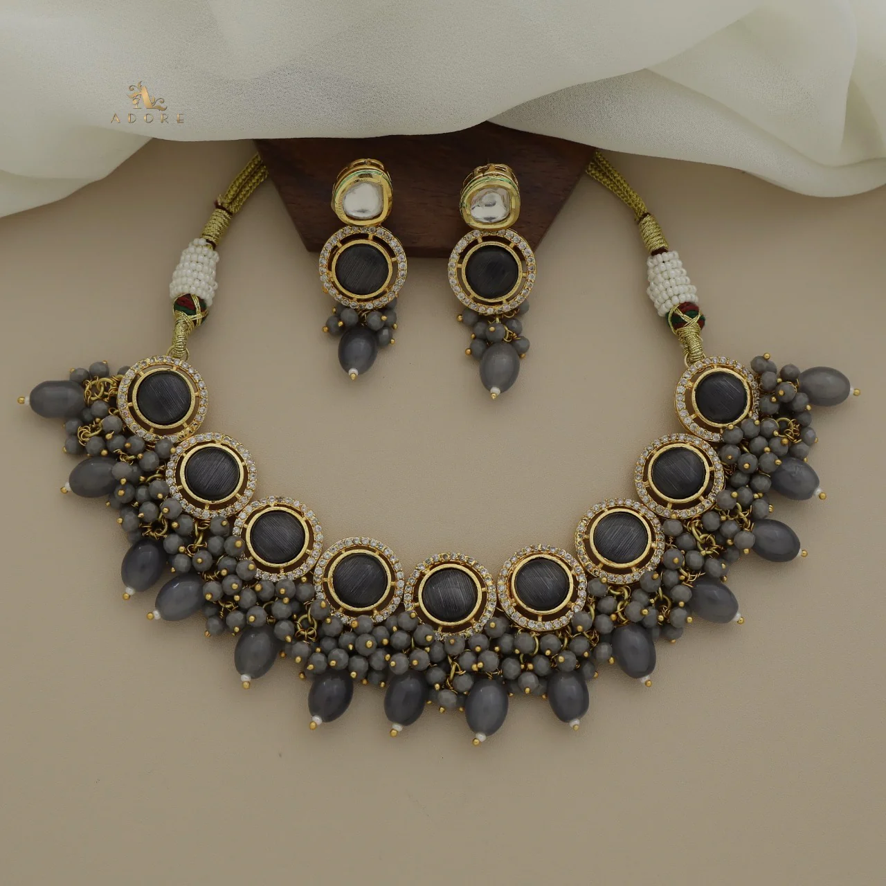 Sakshi  Kundan Neckpiece With Earring - Image 15