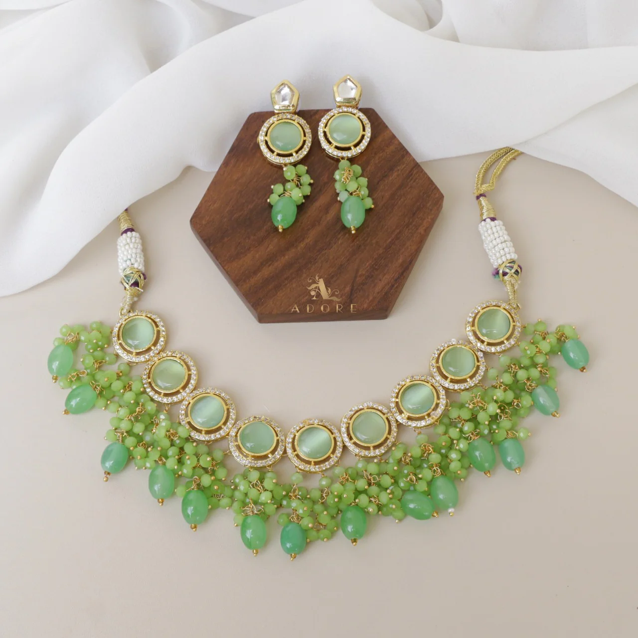 Sakshi  Kundan Neckpiece With Earring - Image 3