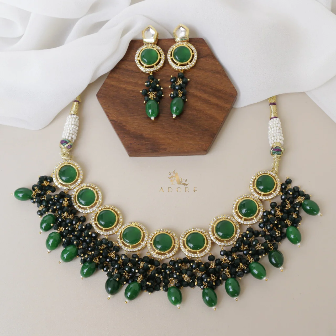 Sakshi  Kundan Neckpiece With Earring - Image 4