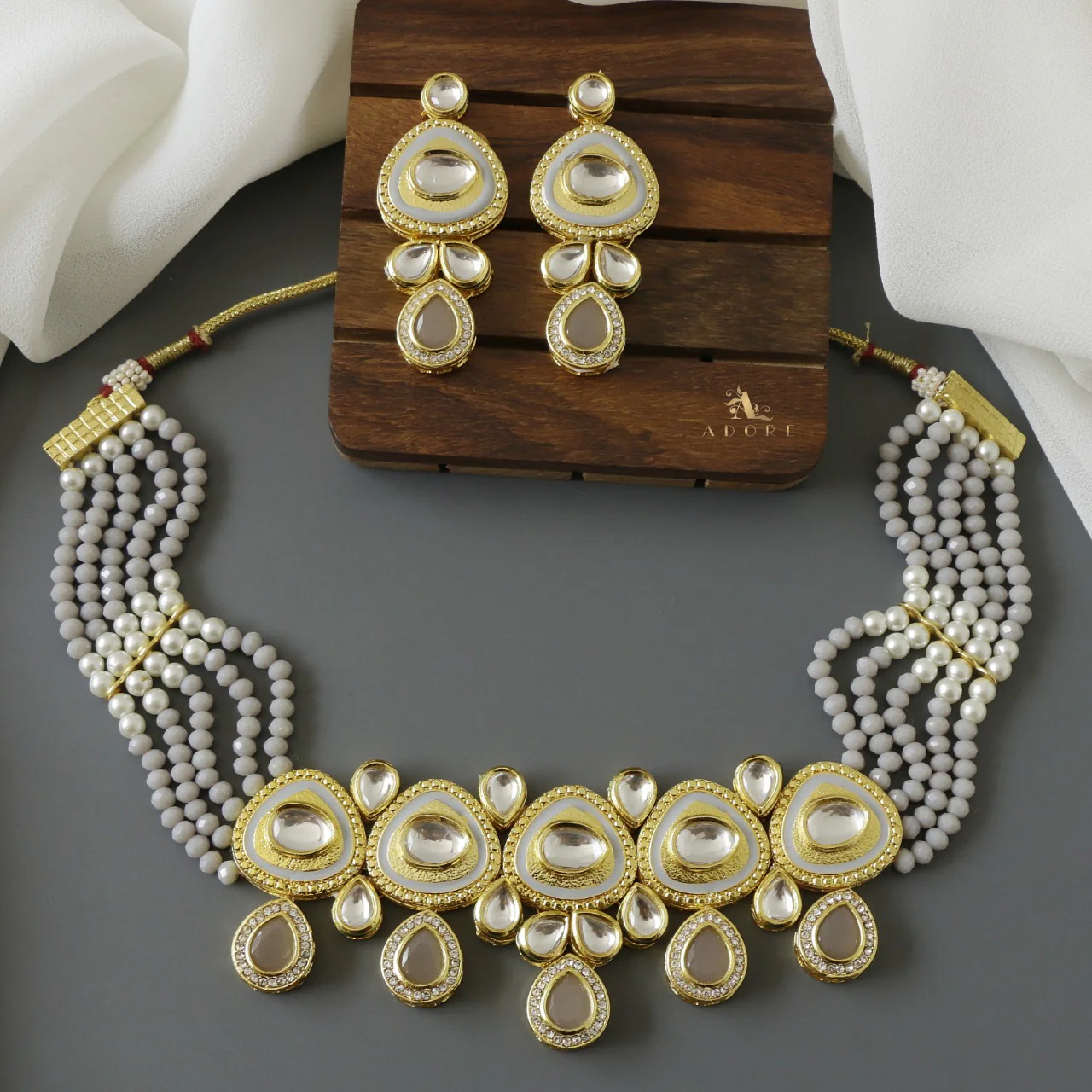 Neima Onyx Kundan Choker With Earring - Image 7