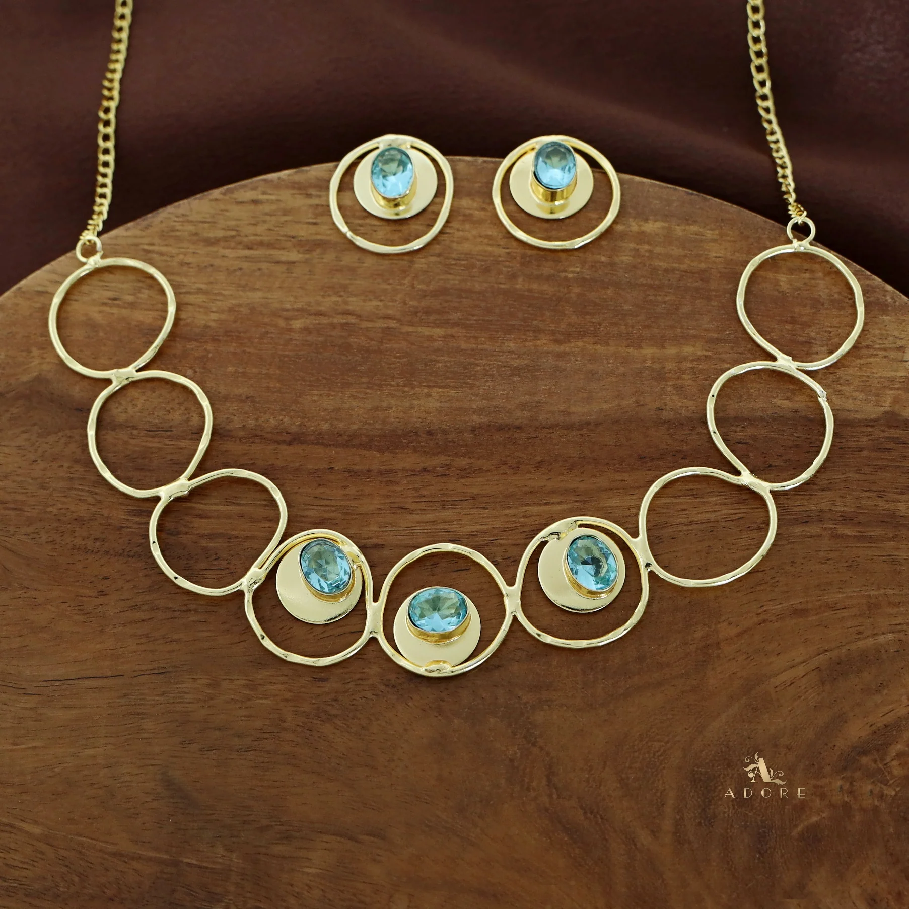 Netra Golden Circle Glossy Neckpiece With Earring - Image 5