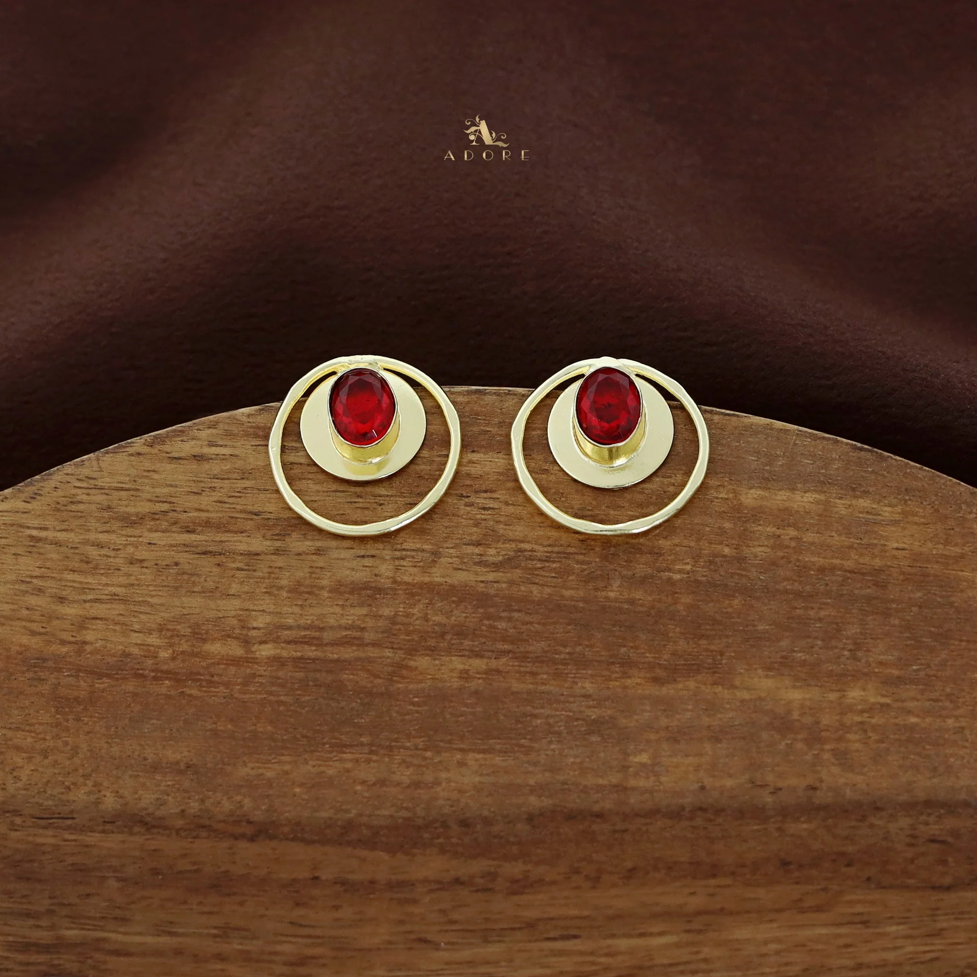 Netra Golden Circle Glossy Neckpiece With Earring - Image 8