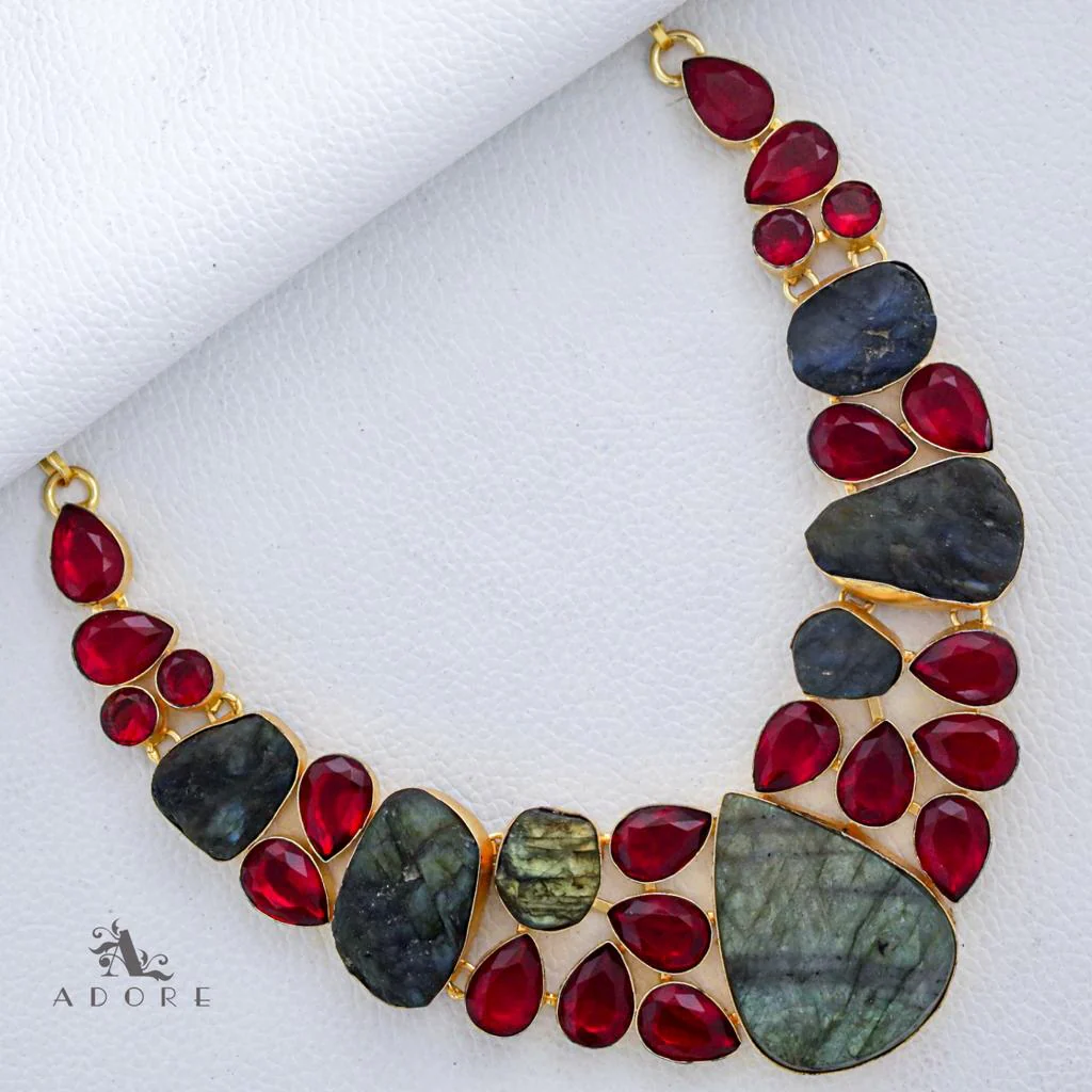 Nevinka Neckpiece - Image 3