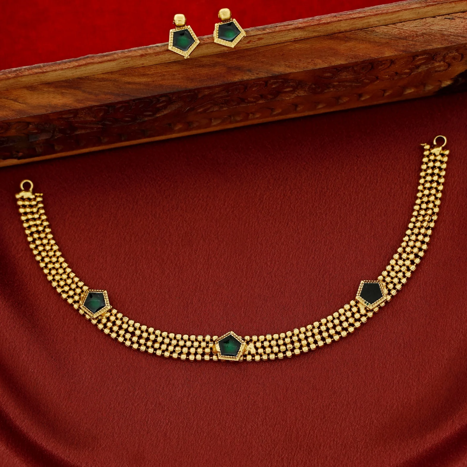 Nihari Golden Ball Enamel 3 Pentagon Choker With Stud - Image 4