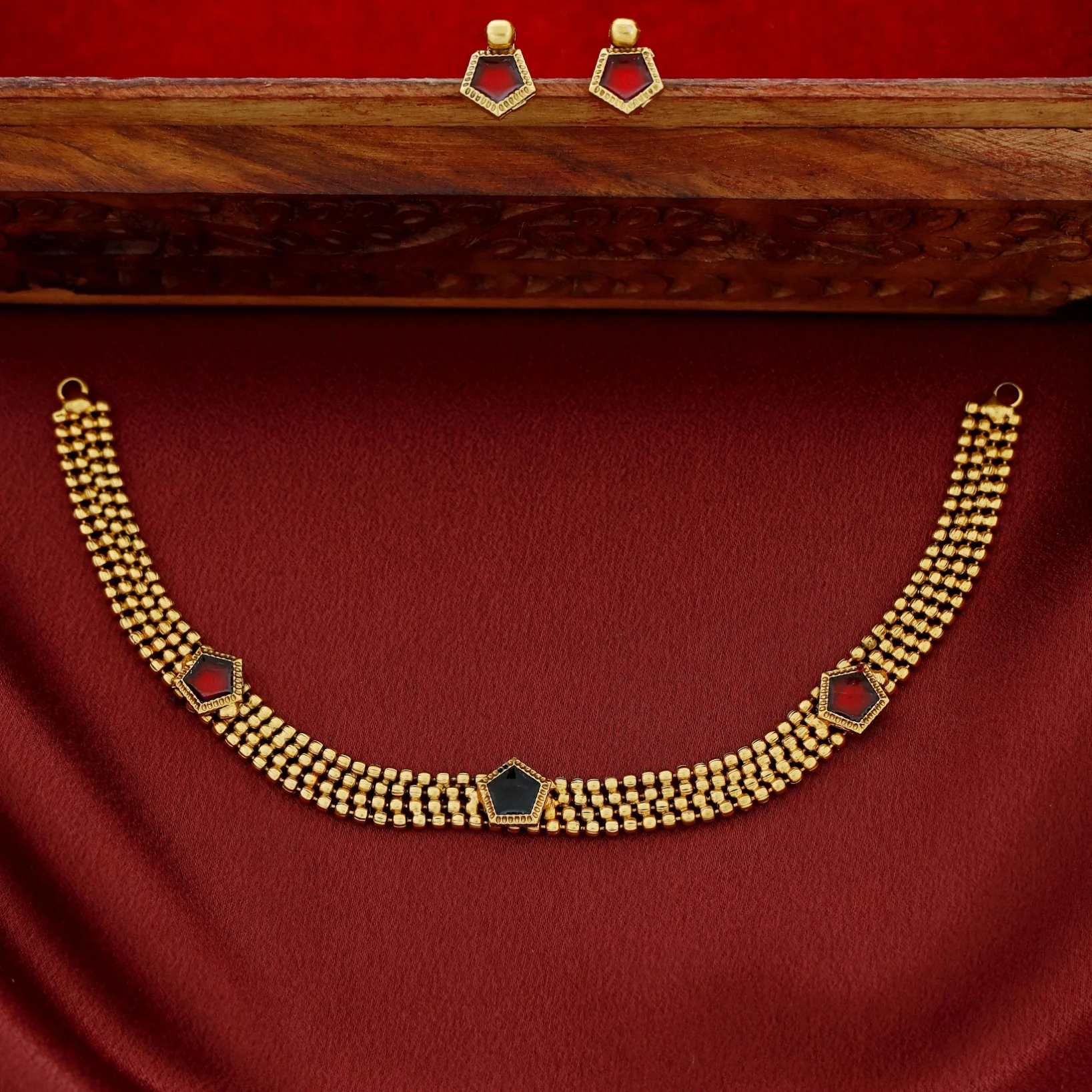 Nihari Golden Ball Enamel 3 Pentagon Choker With Stud - Image 5