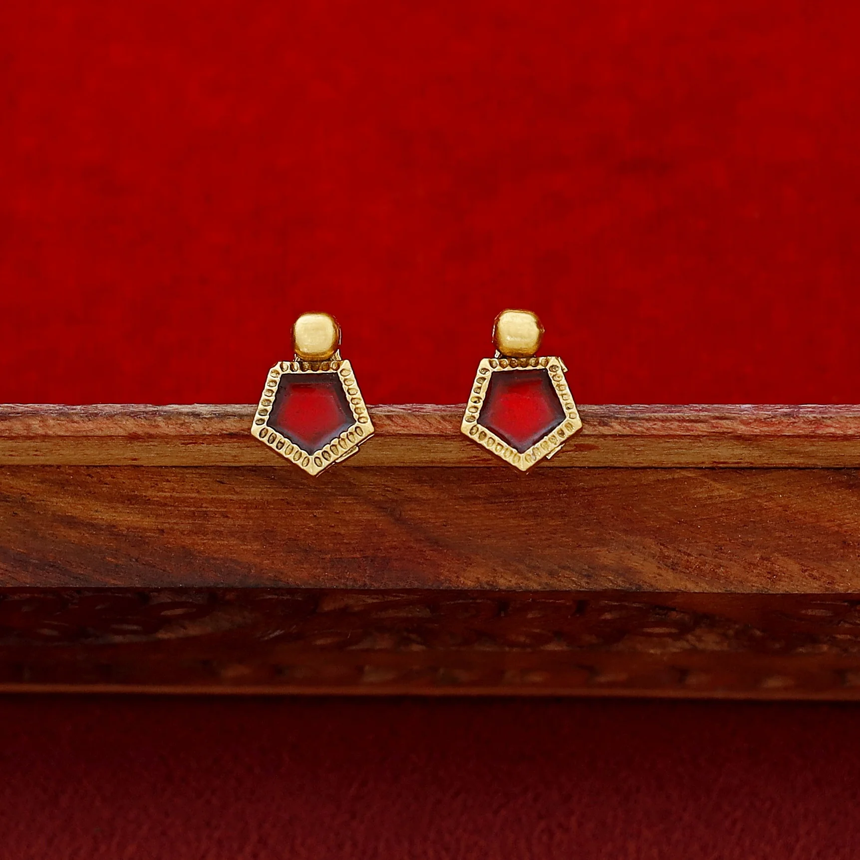 Nihari Golden Ball Enamel 3 Pentagon Choker With Stud - Image 9