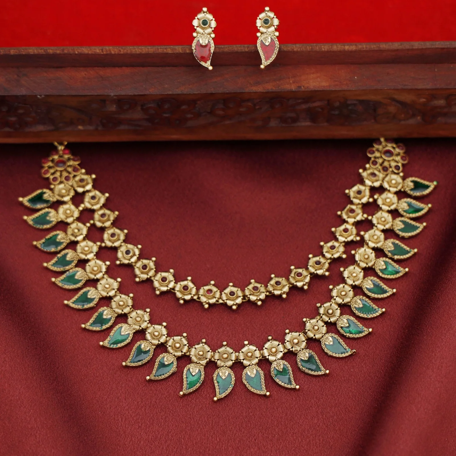 Nilanka 2 Layer Enamel Floral Neckpiece With Earring - Image 3