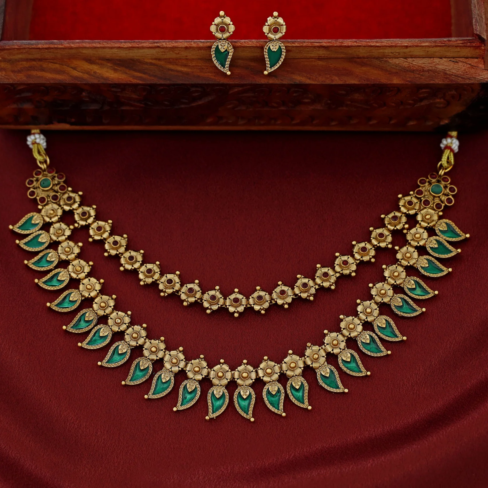 Nilanka 2 Layer Enamel Floral Neckpiece With Earring - Image 6