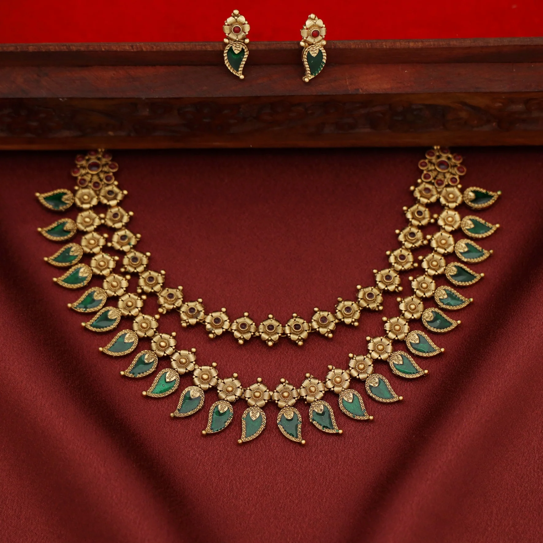 Nilanka 2 Layer Enamel Floral Neckpiece With Earring - Image 7
