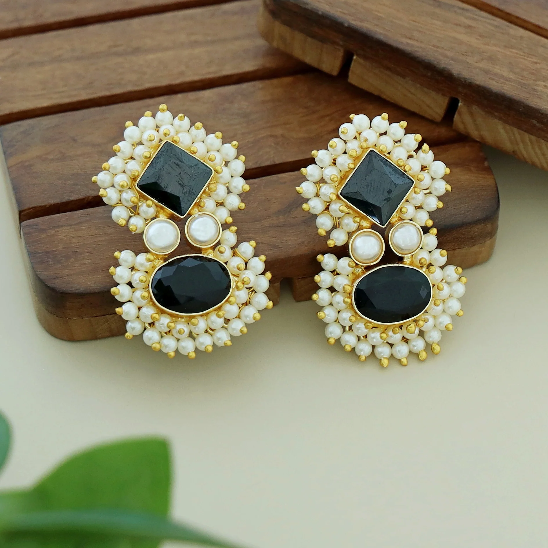 Nimora Dual Glossy Cluster Pearl Earring - Image 2