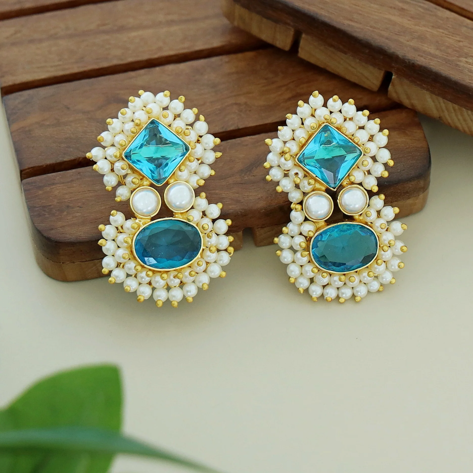 Nimora Dual Glossy Cluster Pearl Earring - Image 4
