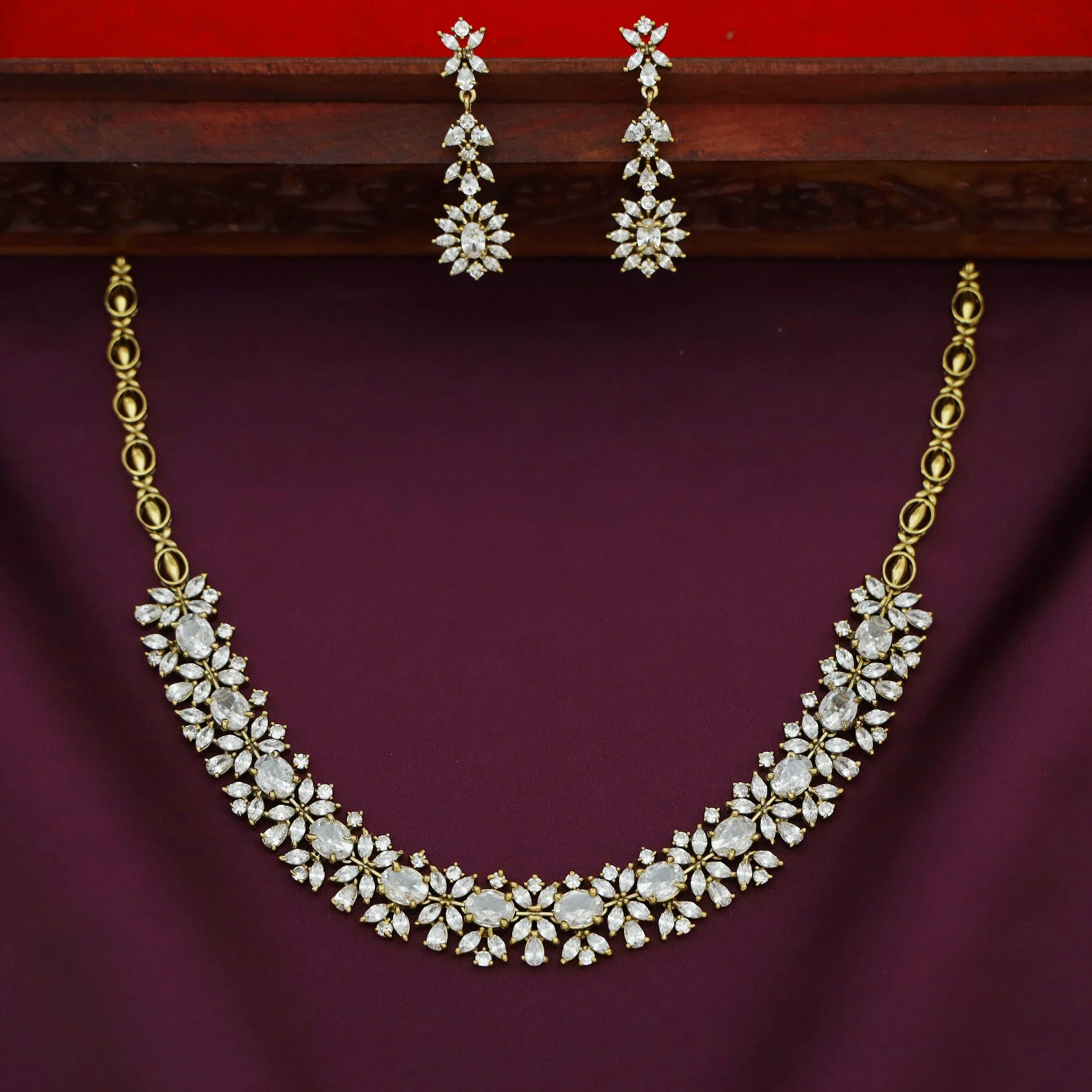 Ninat AD Stone Short Neckpiece / Choker With Earring - Image 3