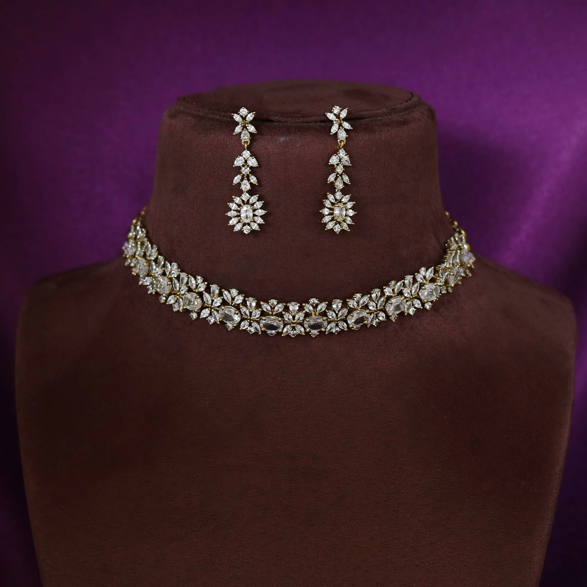 Ninat AD Stone Short Neckpiece / Choker With Earring - Image 4