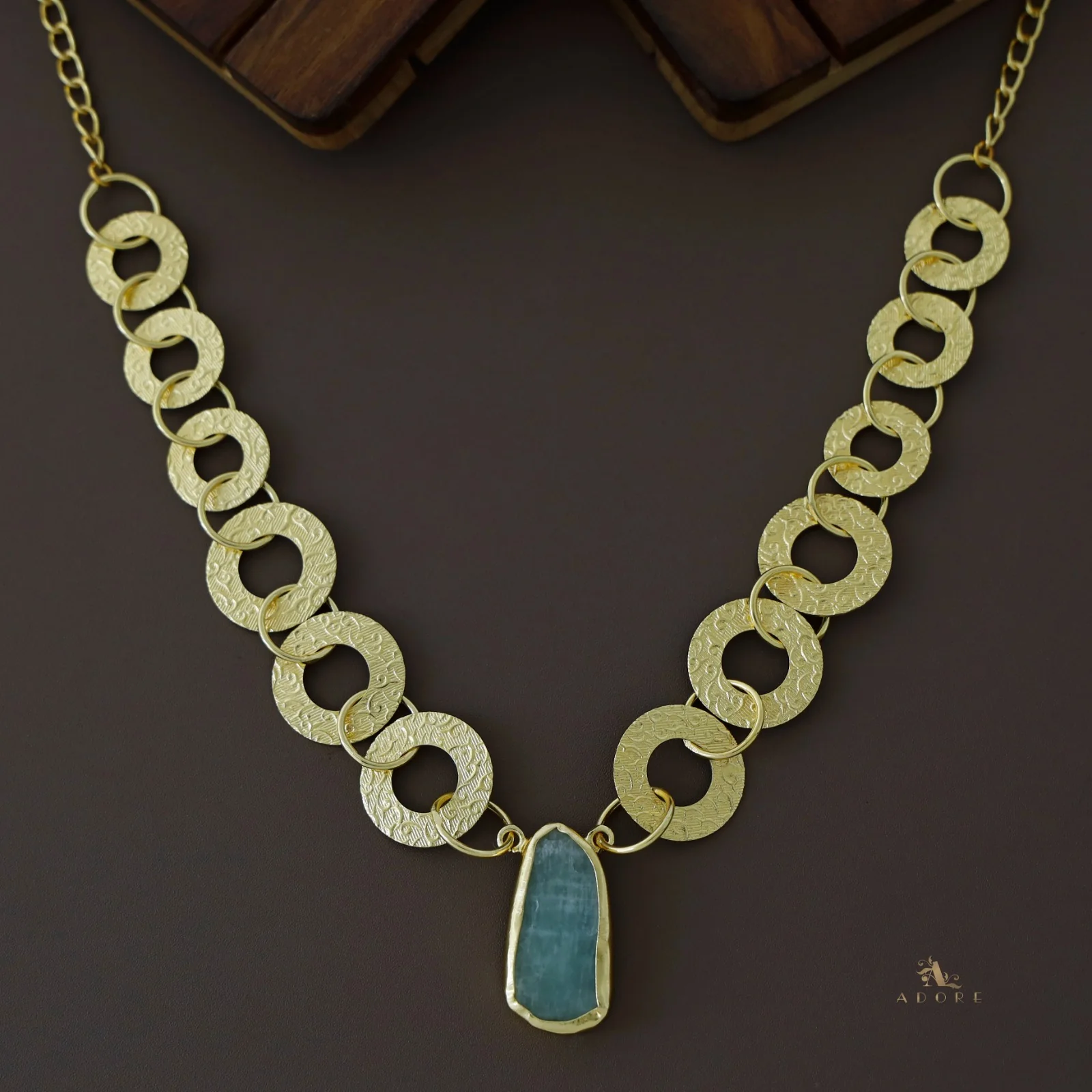 Nirja Raw Stone Textured Round Rings Neckpiece - Image 7