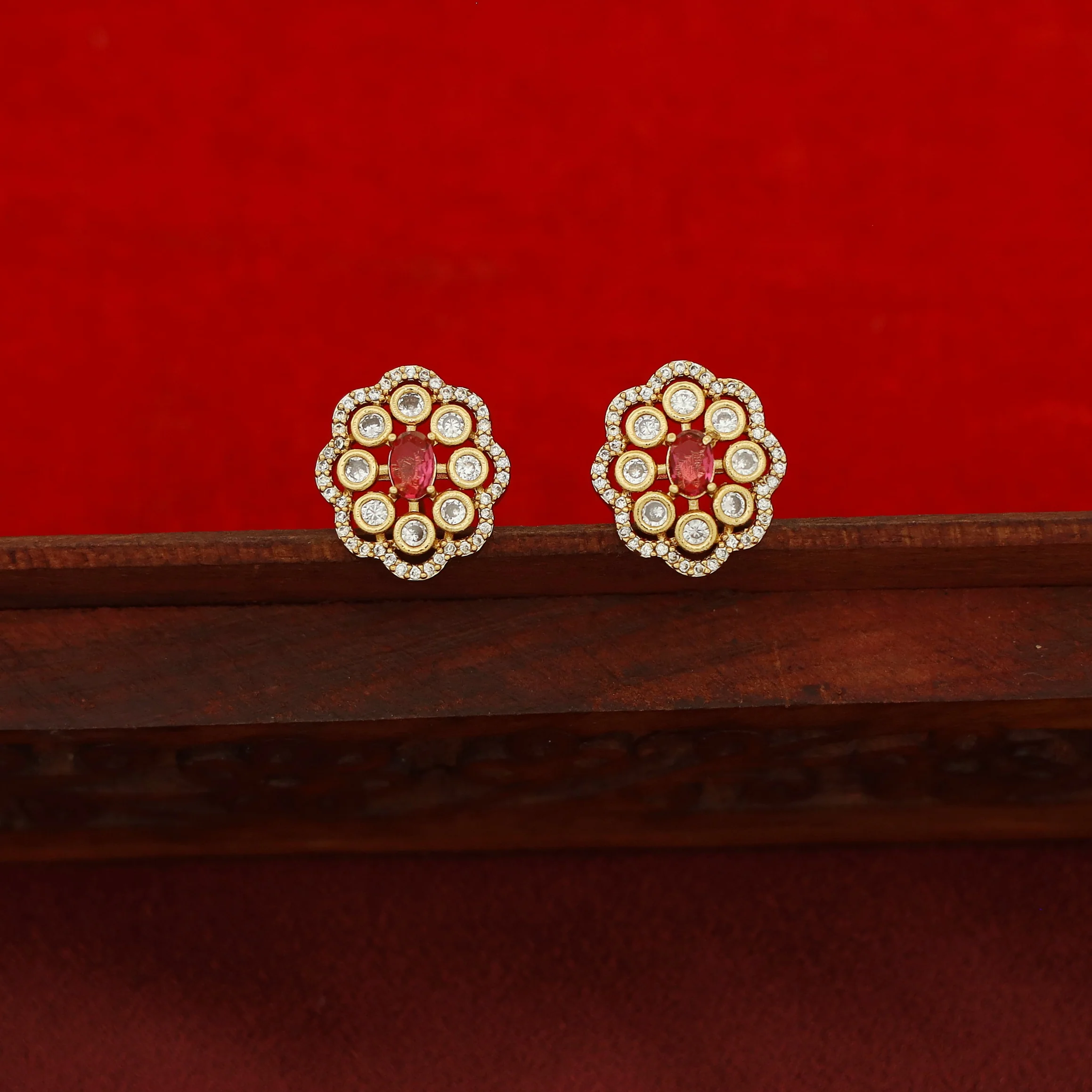 Nirvika Flower Pendant Neckpiece With Stud - Image 6