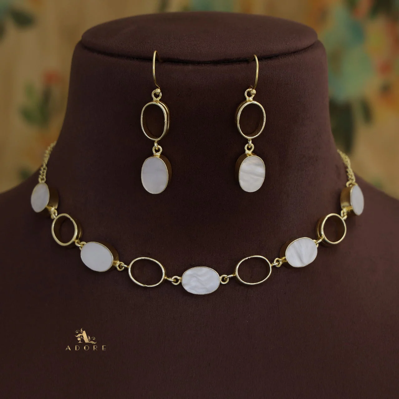 Nishana Oval MOP Neckpiece / Choker With Drop - Image 2