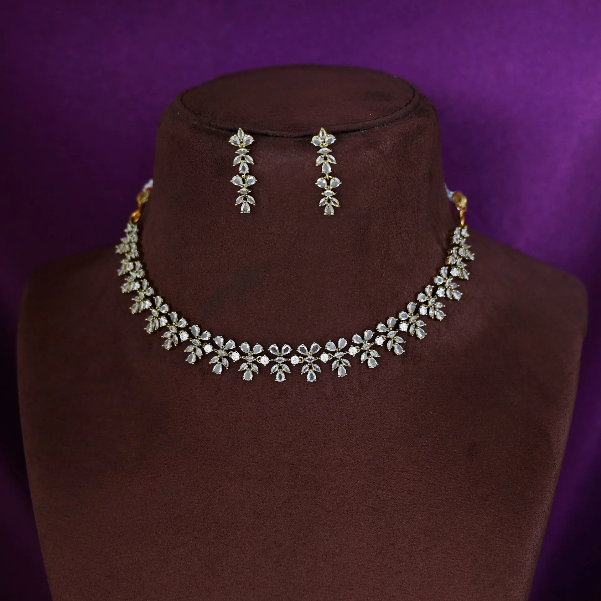 Nivedhya Mini Short Neckpiece With Earring - Image 2