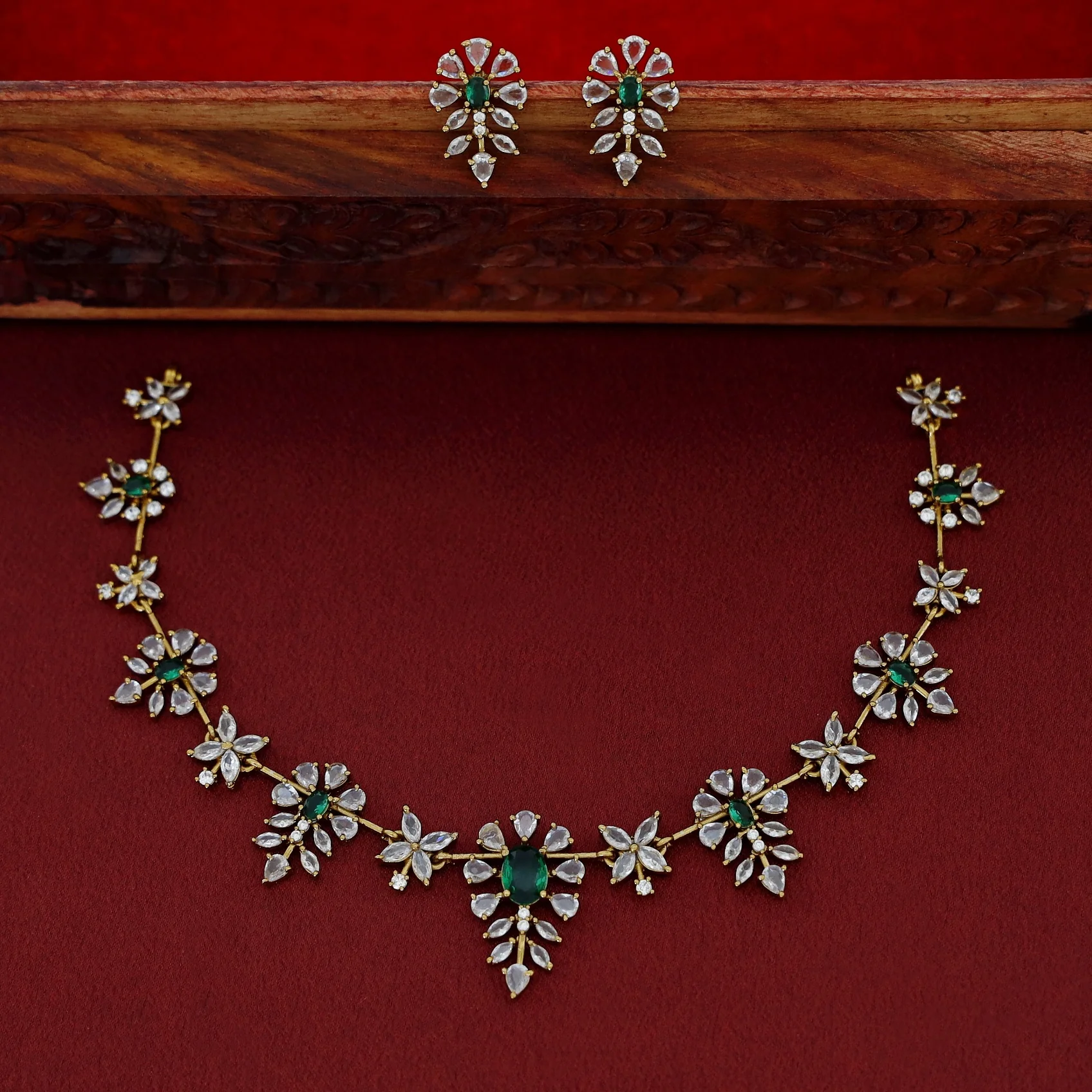 Nivedhya Short Neckpiece With Earring - Image 4