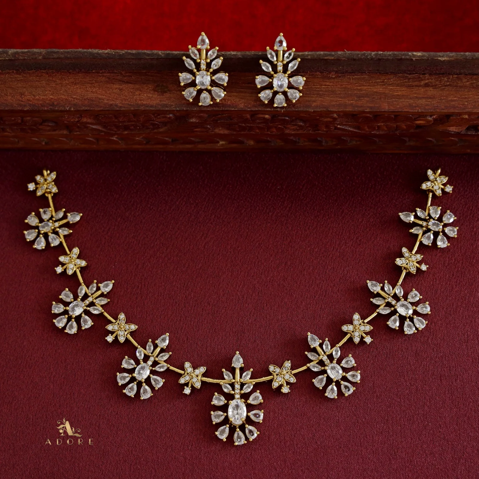 Nivedhya Short Neckpiece With Earring - Image 6