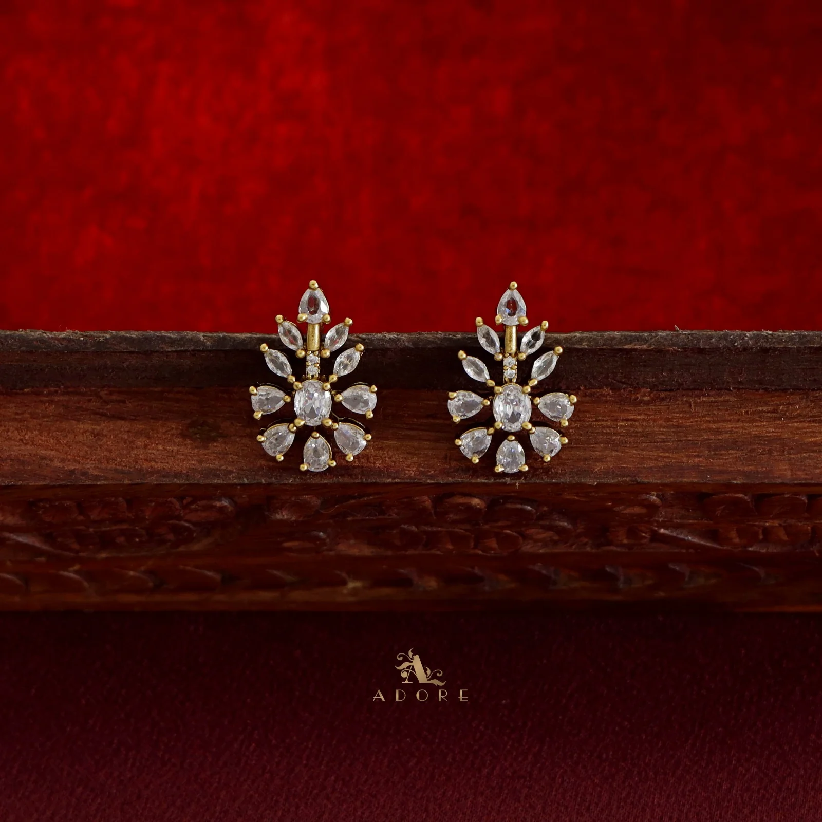 Nivedhya Short Neckpiece With Earring - Image 9
