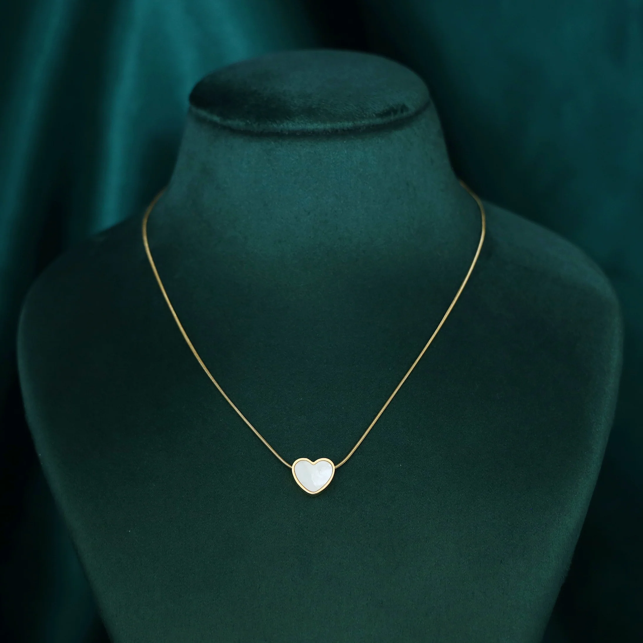 Nivina MOP Heart Neckpiece - Image 2