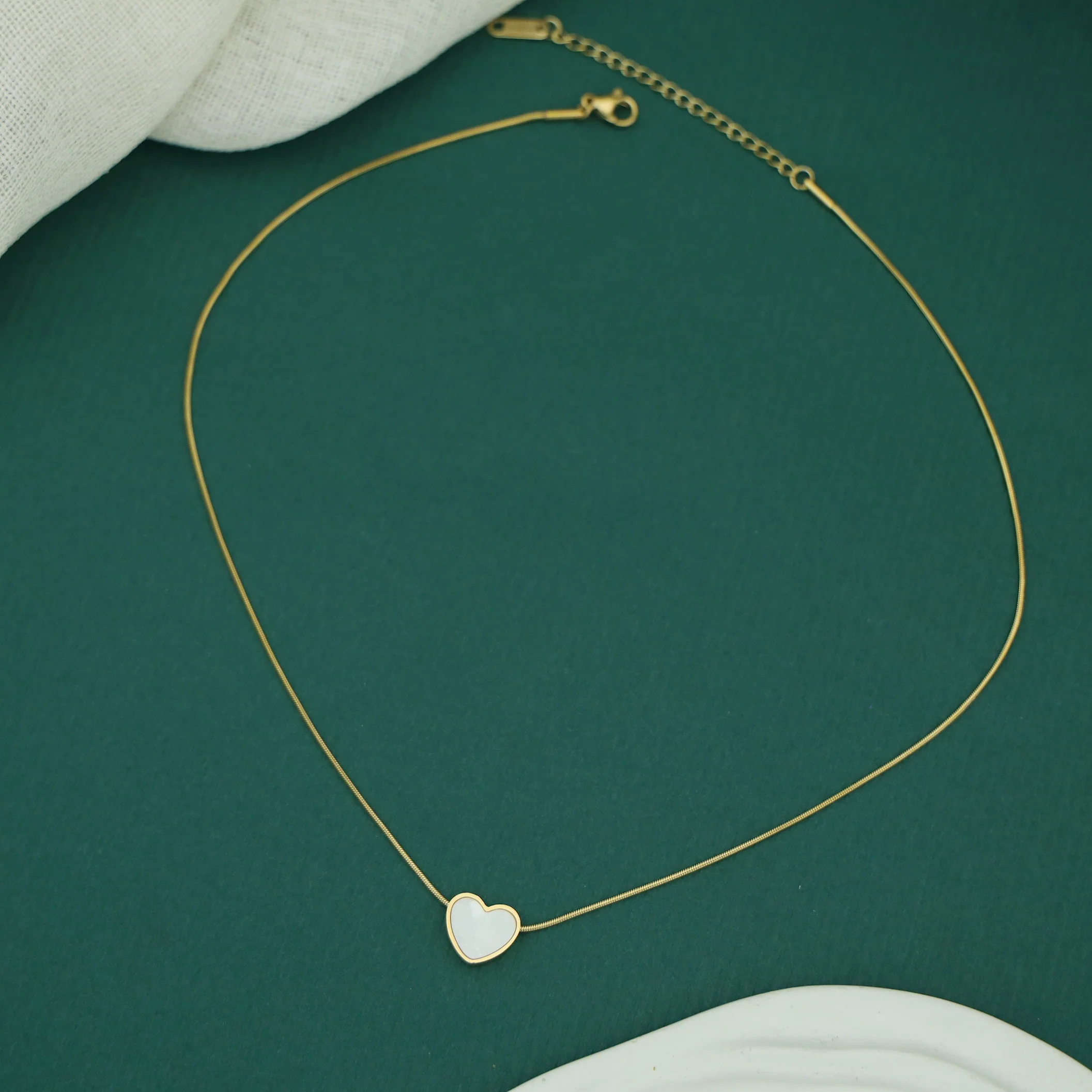 Nivina MOP Heart Neckpiece - Image 3