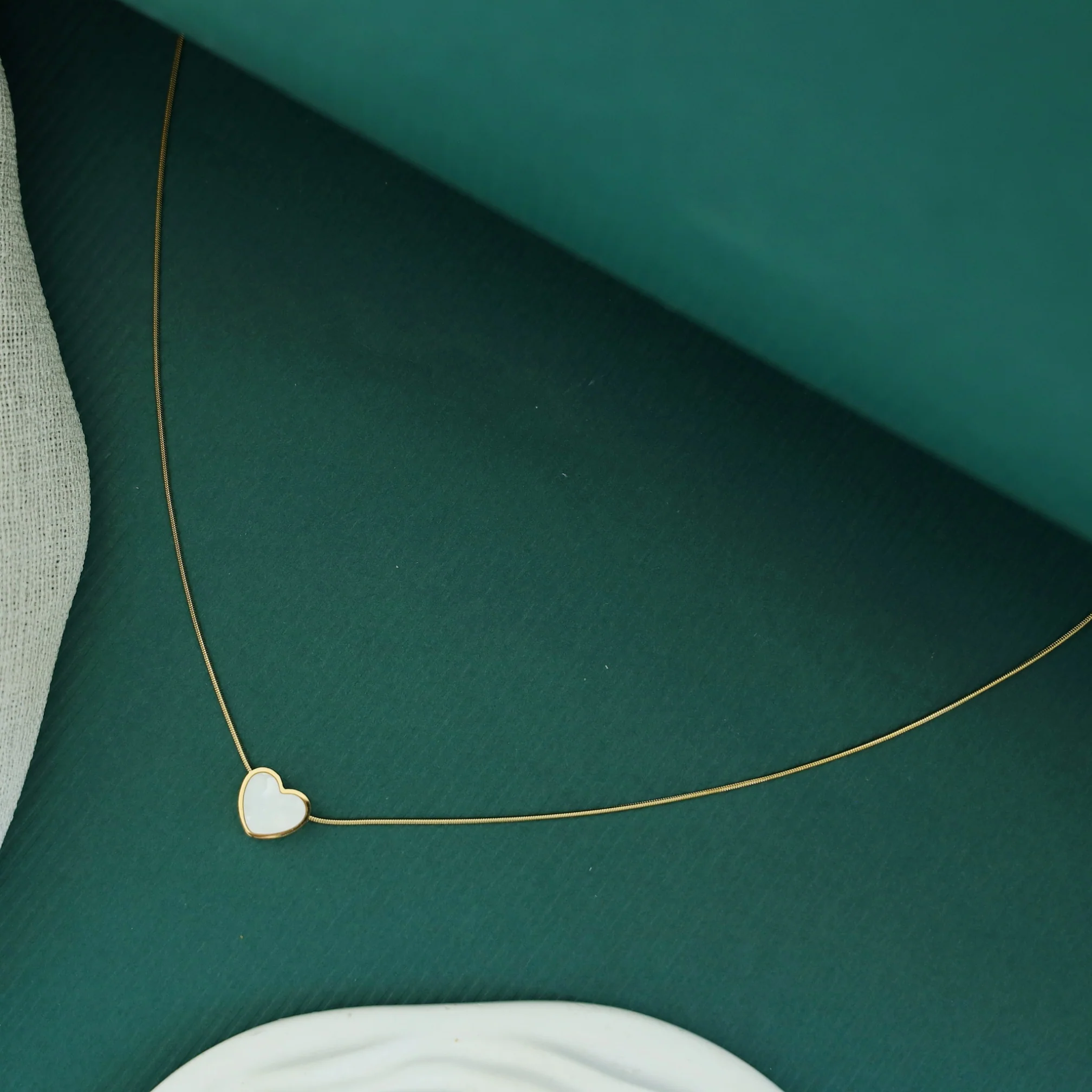 Nivina MOP Heart Neckpiece - Image 4