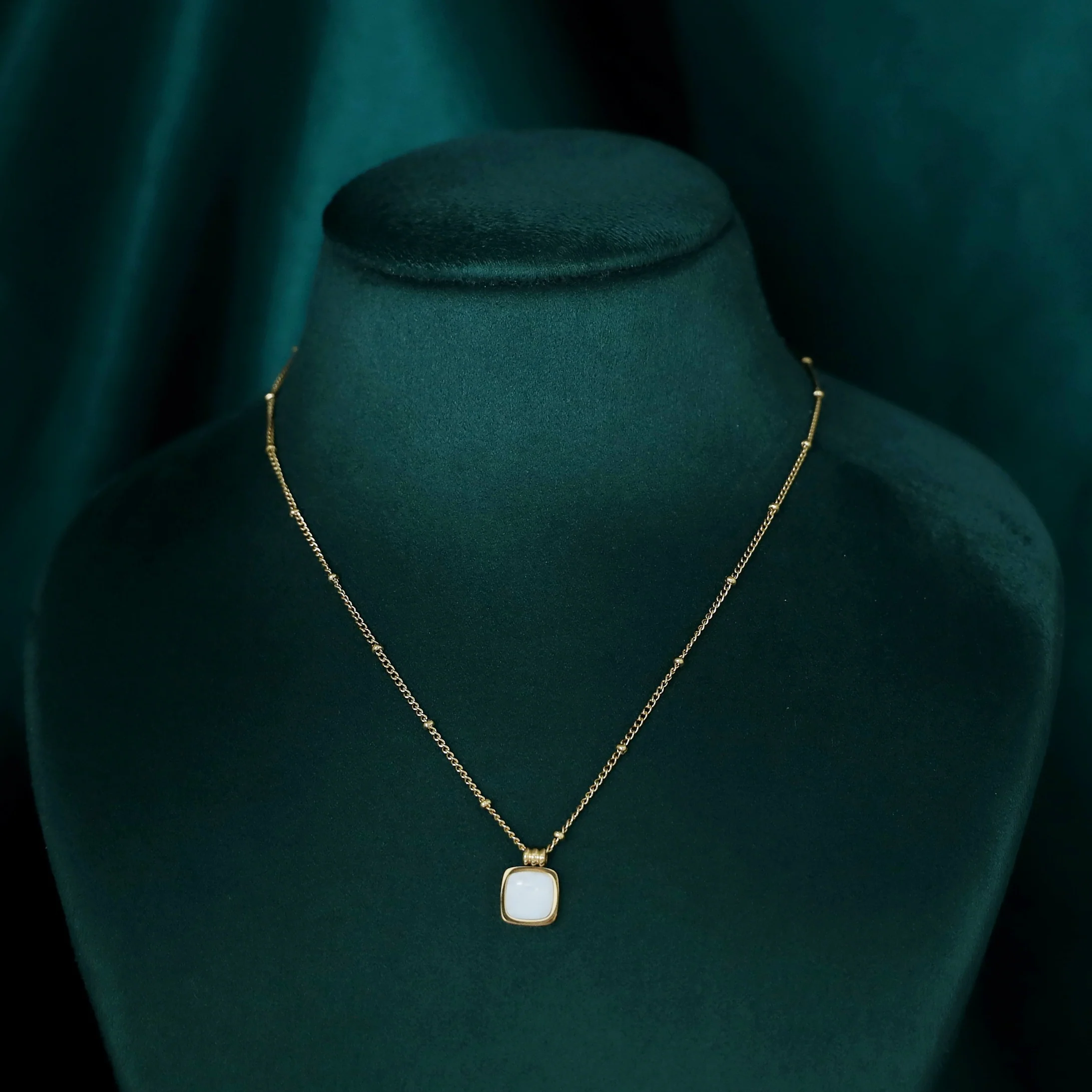 Nivina Mop Square Neckpiece - Image 2