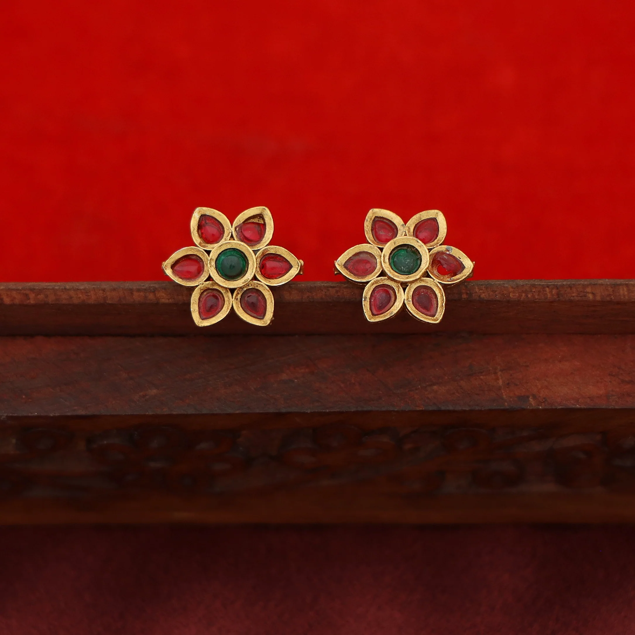 Nivisha Flower Choker With Stud - Image 7