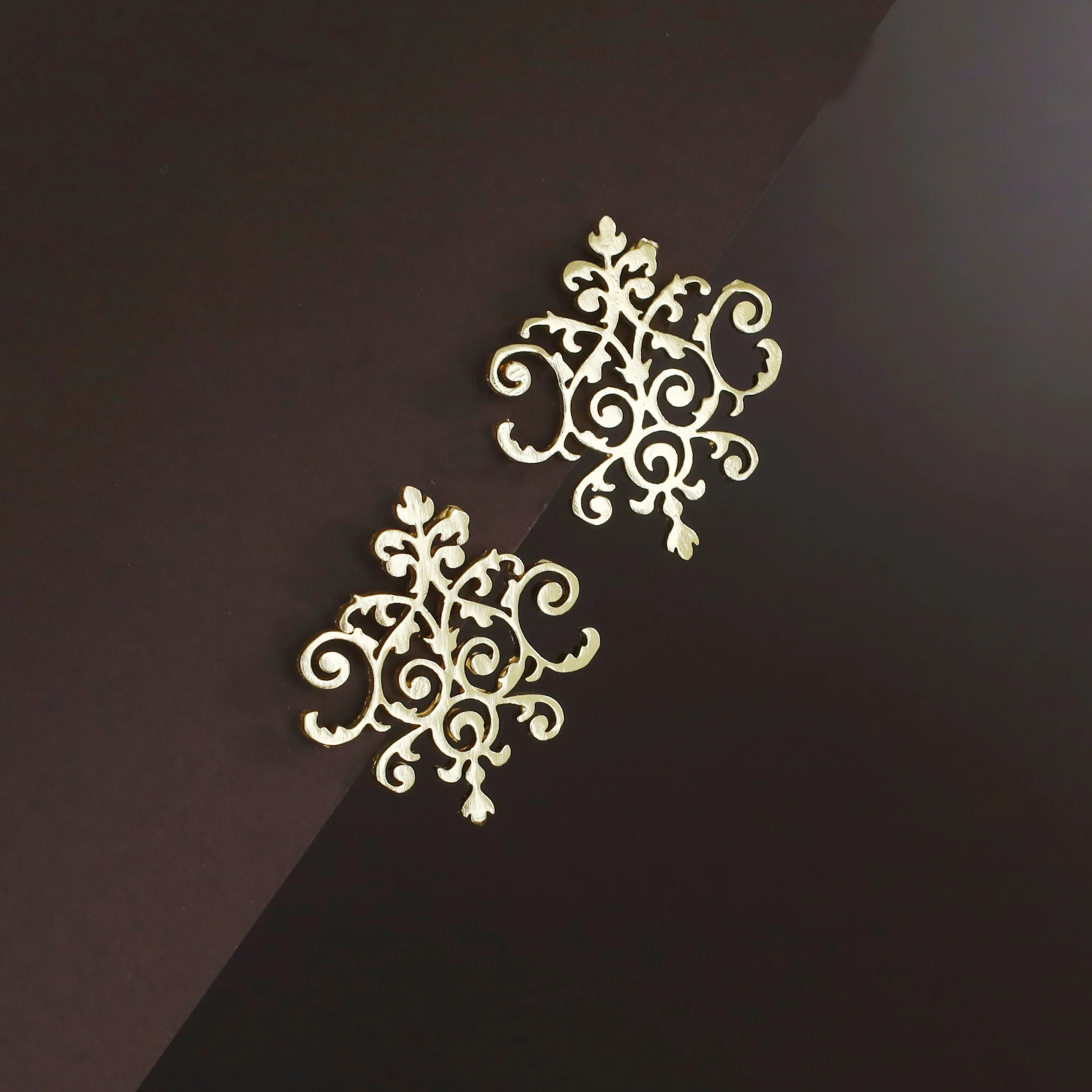 Nixie Golden Filigree Stud - Image 2