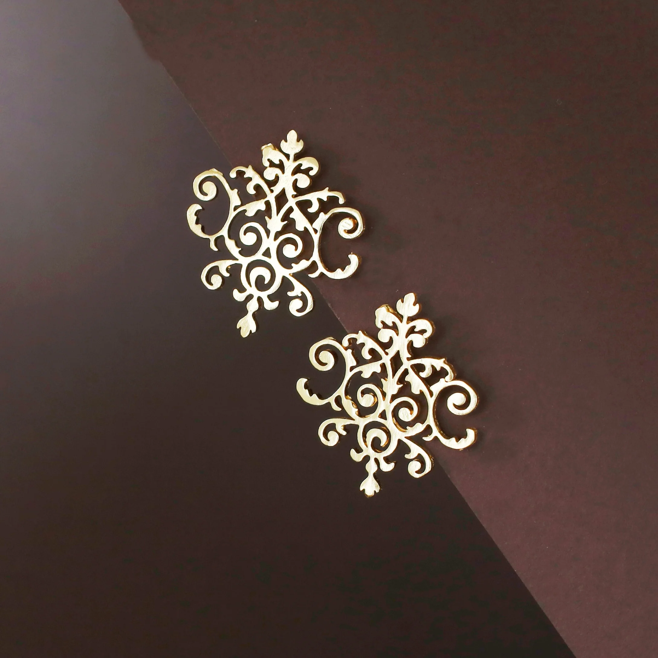Nixie Golden Filigree Stud - Image 3