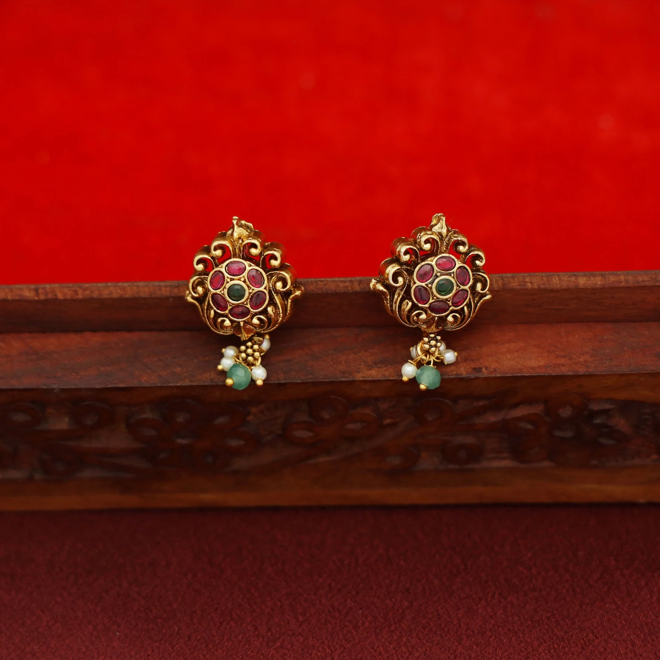 Niyati Floral Pearl Beaded Choker With Earring - Image 4