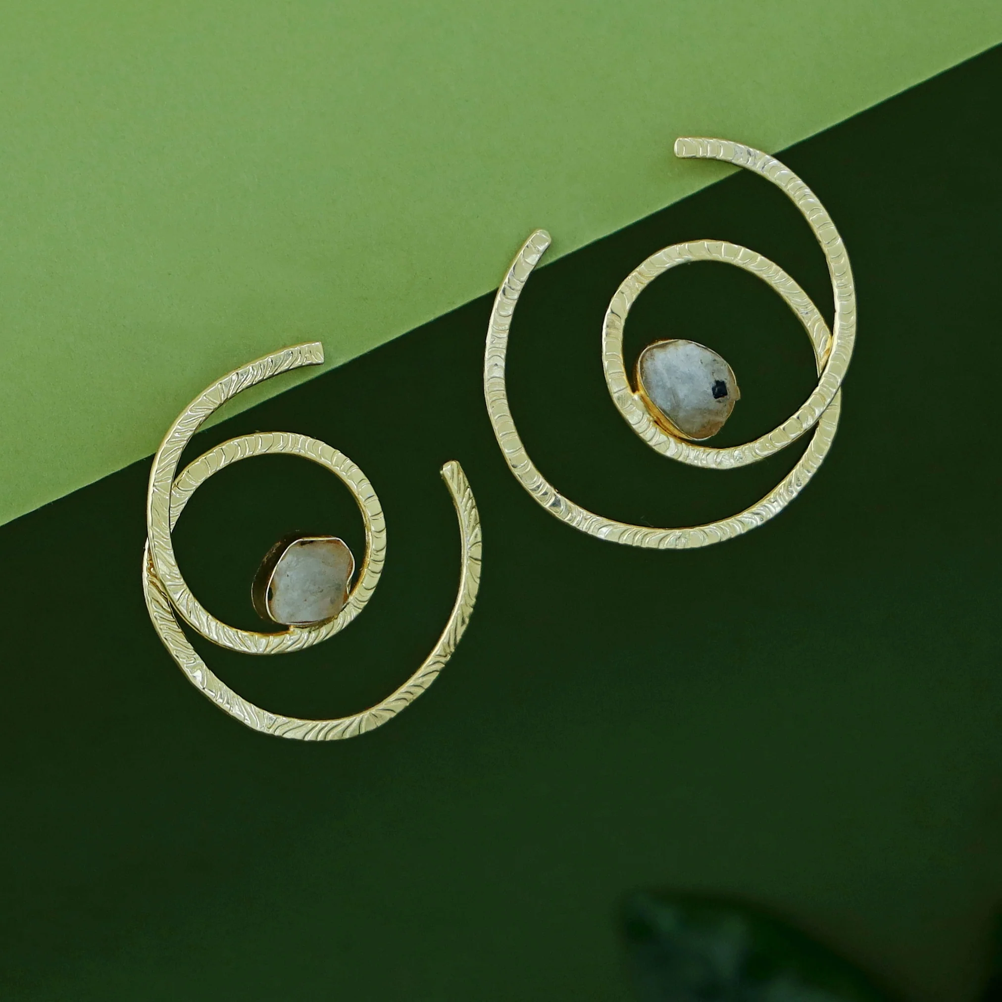 Nyra Golden Textured Spiral Raw Stone Earring - Image 4