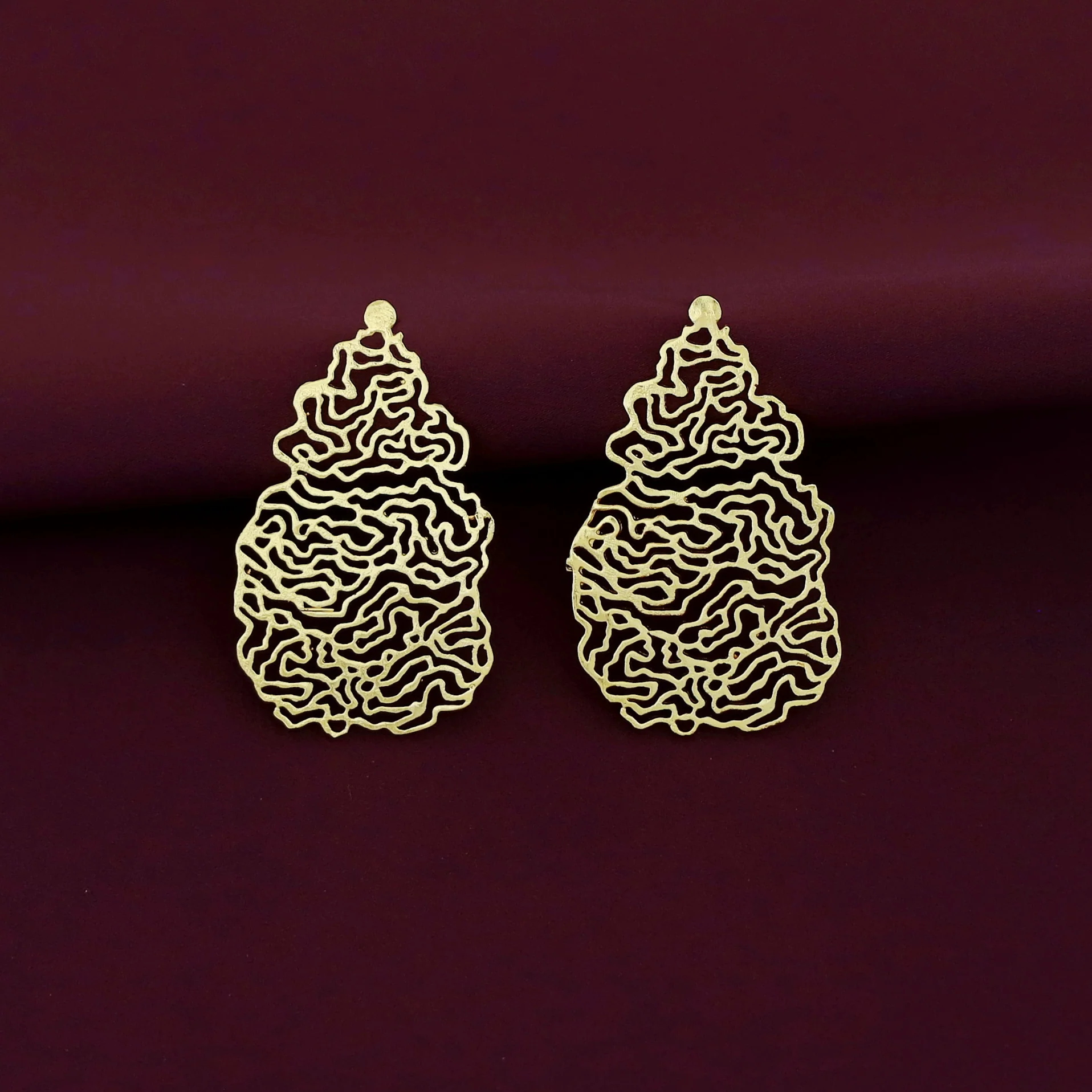 Odeza Golden Alga Earring - Image 3