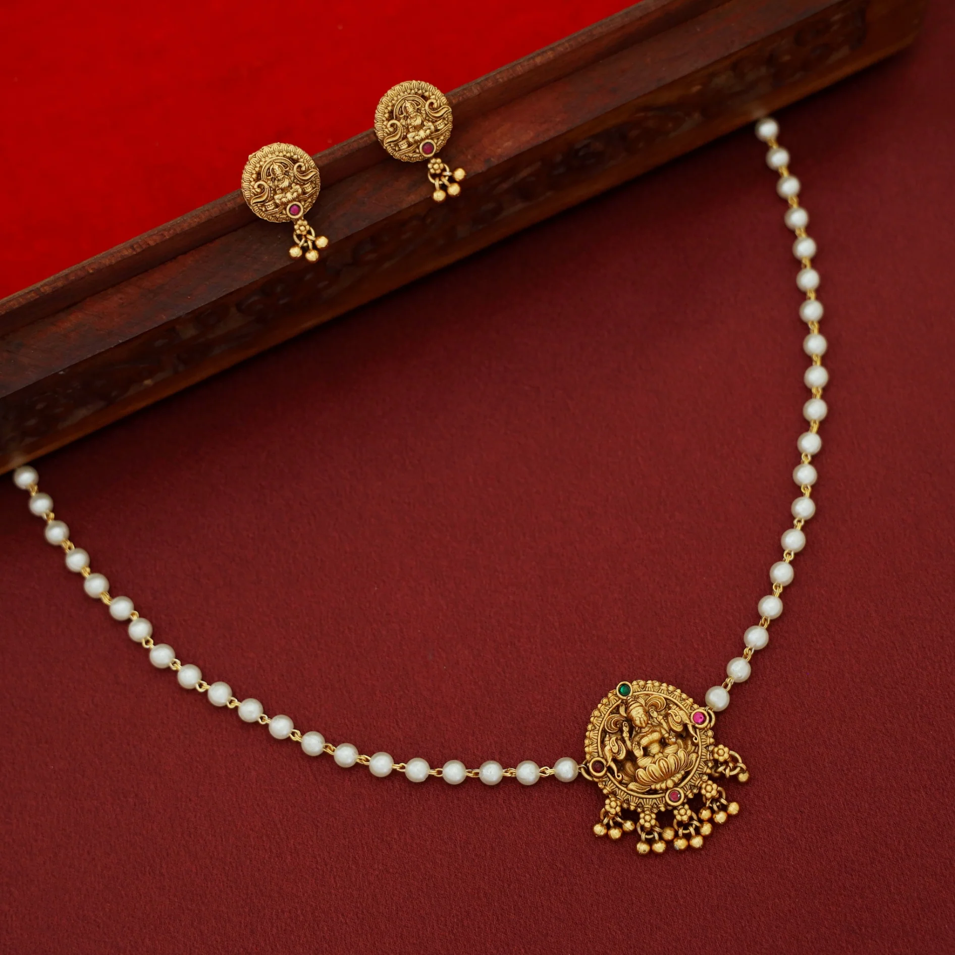Ojaswini Pearl Devi Pendant Short Neckpiece With Earring - Image 3