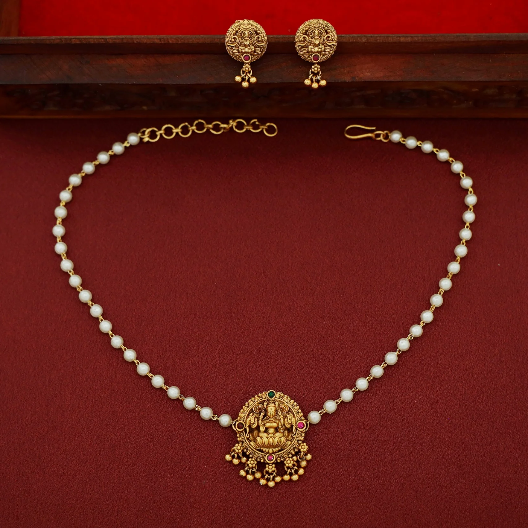 Ojaswini Pearl Devi Pendant Short Neckpiece With Earring - Image 5