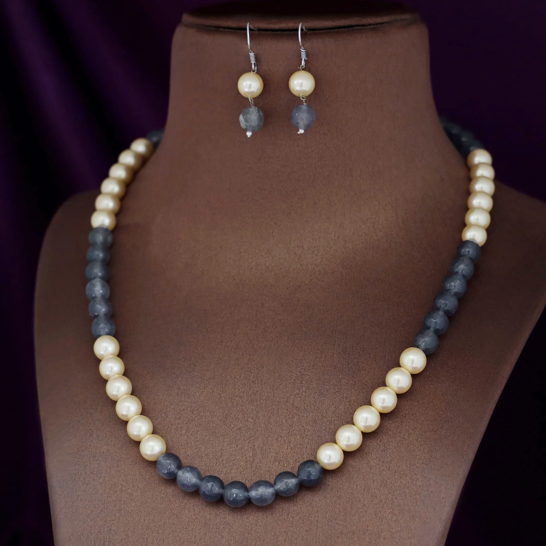 Orbia Pearl Single Layer Neckpiece With Earring - Image 10