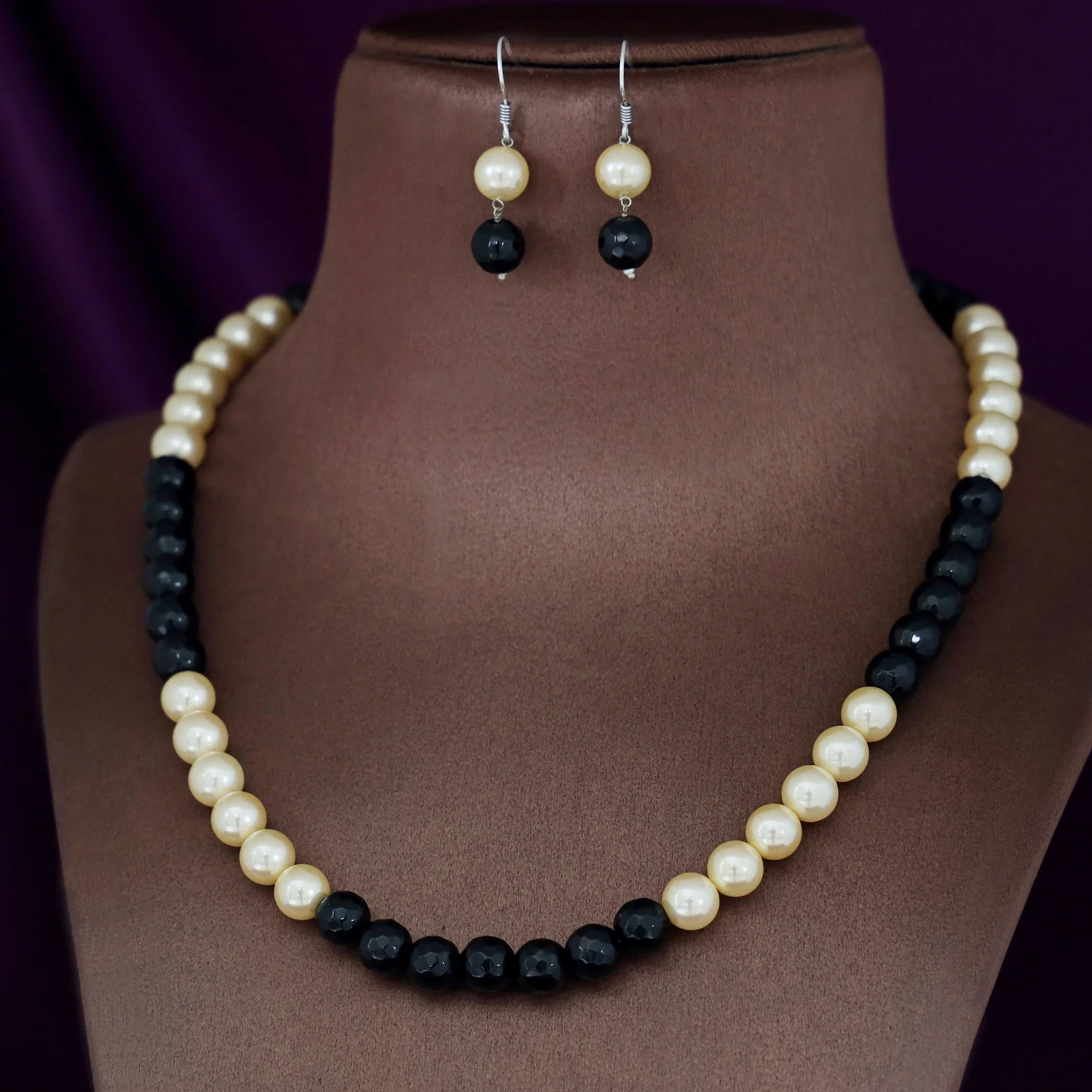 Orbia Pearl Single Layer Neckpiece With Earring - Image 15